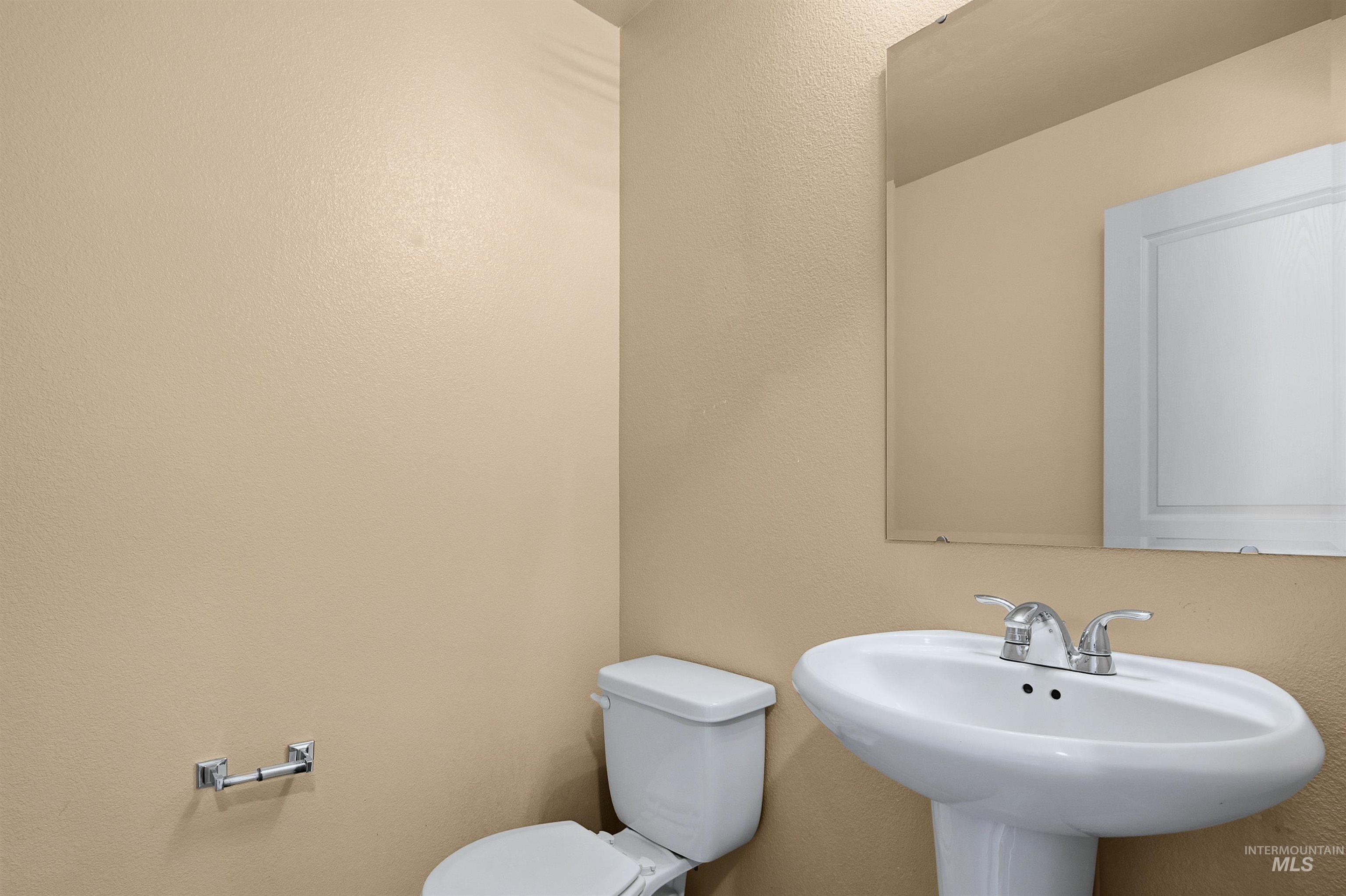 243 W White Sands Dr, Meridian, Idaho 83646, 5 Bedrooms, 2.5 Bathrooms, Residential For Sale, Price $550,000,MLS 98985054