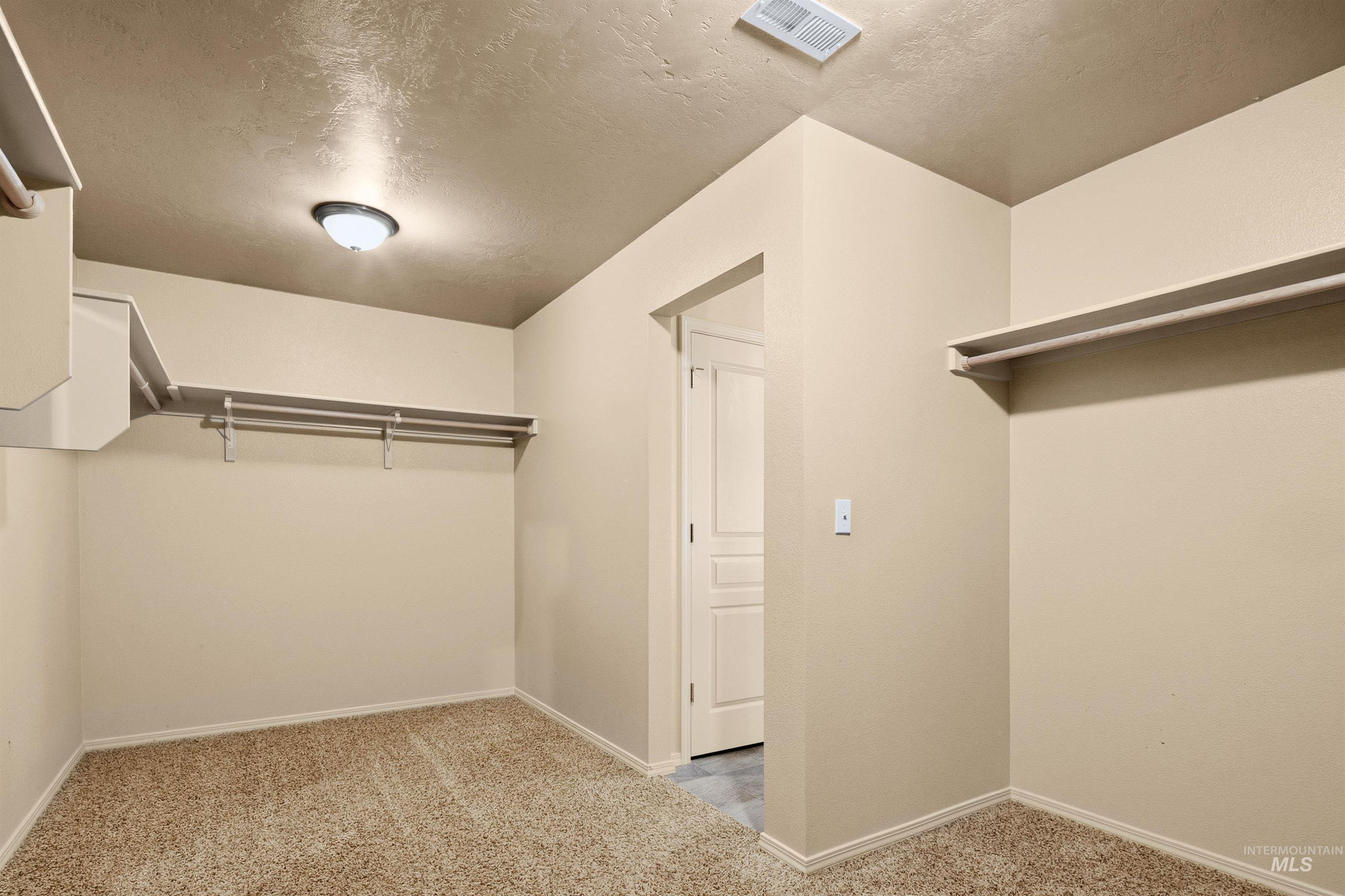 243 W White Sands Dr, Meridian, Idaho 83646, 5 Bedrooms, 2.5 Bathrooms, Residential For Sale, Price $550,000,MLS 98985054