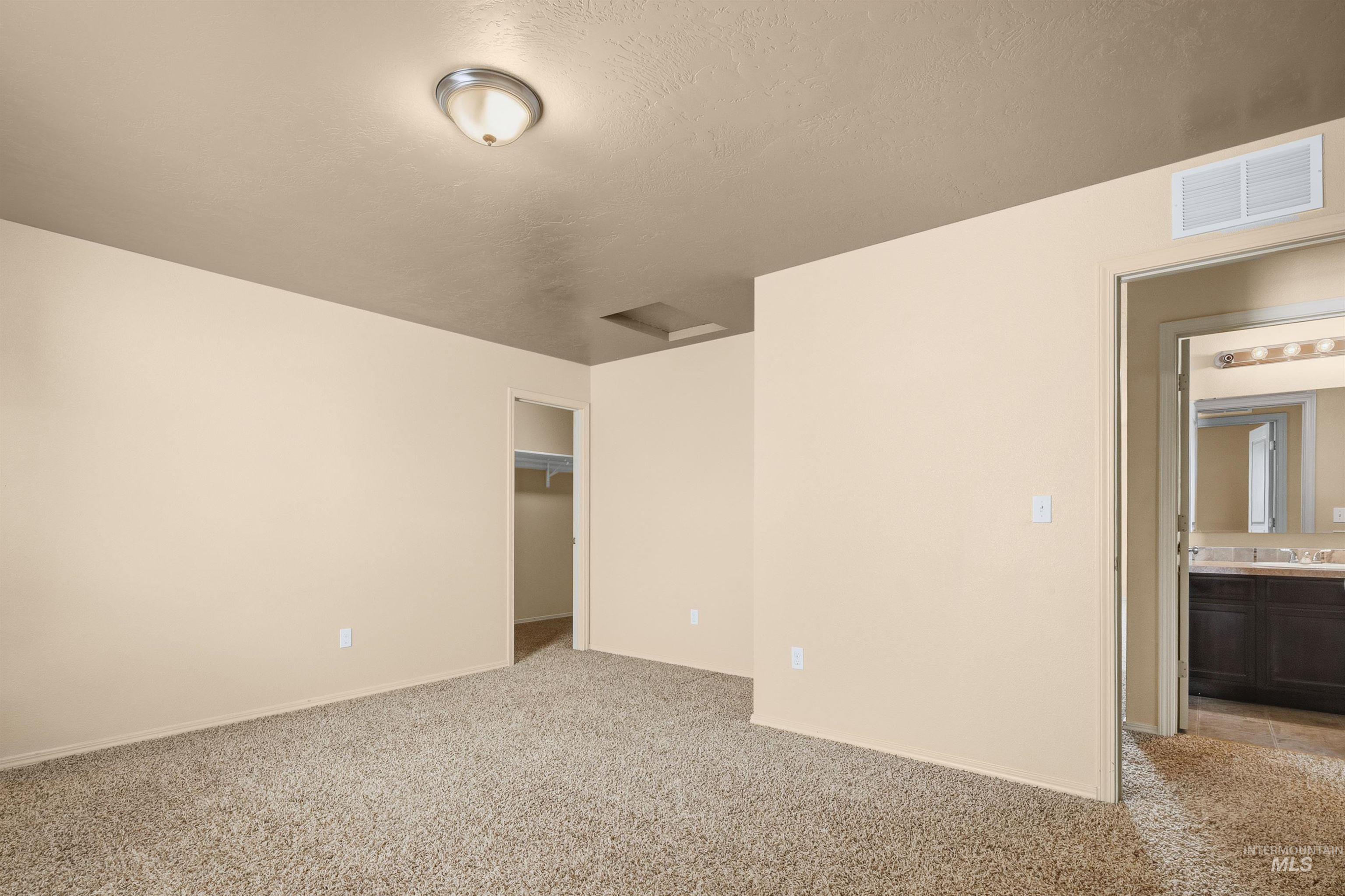 243 W White Sands Dr, Meridian, Idaho 83646, 5 Bedrooms, 2.5 Bathrooms, Residential For Sale, Price $550,000,MLS 98985054