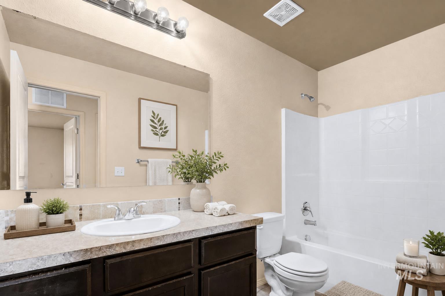 243 W White Sands Dr, Meridian, Idaho 83646, 5 Bedrooms, 2.5 Bathrooms, Residential For Sale, Price $550,000,MLS 98985054