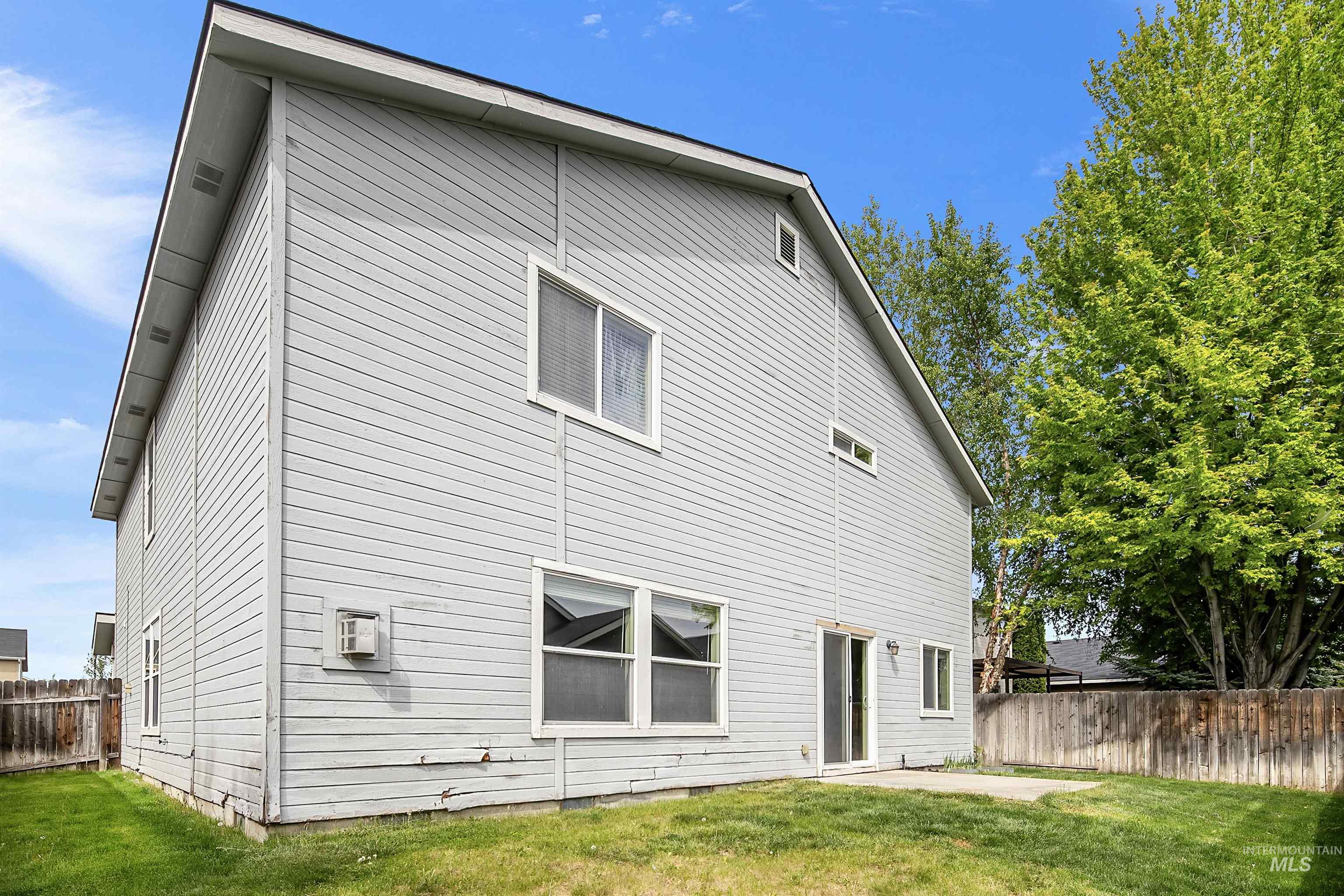 243 W White Sands Dr, Meridian, Idaho 83646, 5 Bedrooms, 2.5 Bathrooms, Residential For Sale, Price $550,000,MLS 98985054