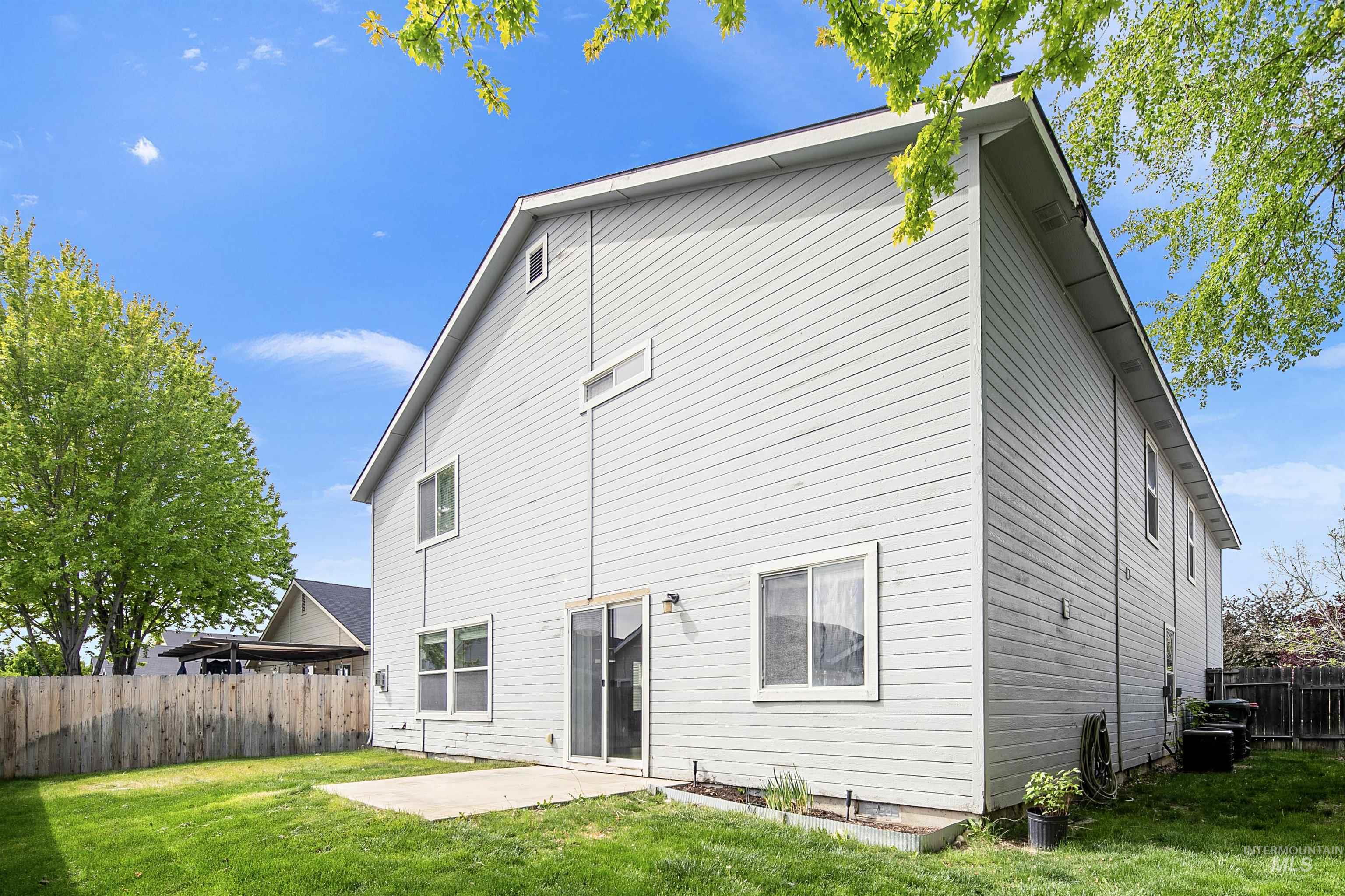 243 W White Sands Dr, Meridian, Idaho 83646, 5 Bedrooms, 2.5 Bathrooms, Residential For Sale, Price $550,000, 98985054