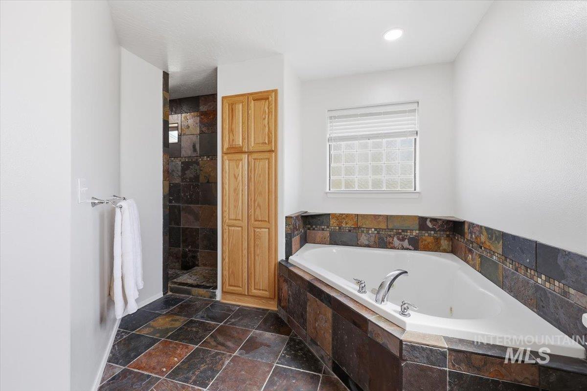 18105 Plum Road, Caldwell, Idaho 83607, 3 Bedrooms, 2 Bathrooms, Residential For Sale, Price $650,000,MLS 98985057