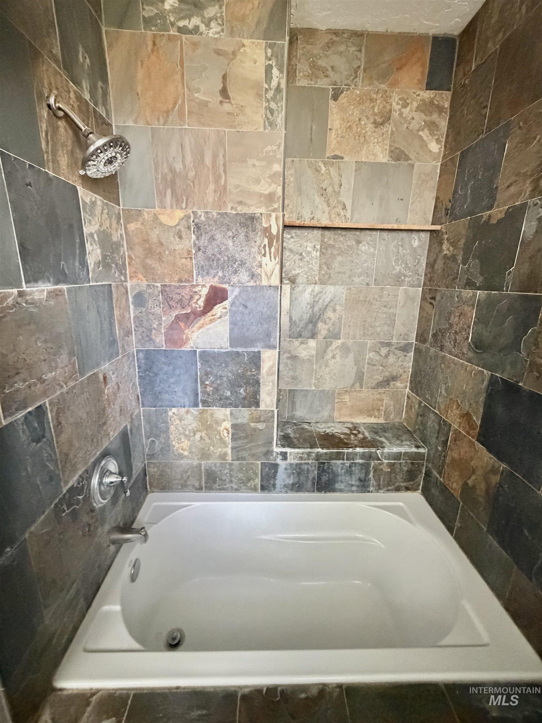 355 Highland Ave, Twin Falls, Idaho 83301, 3 Bedrooms, 3 Bathrooms, Residential For Sale, Price $330,000,MLS 98985059