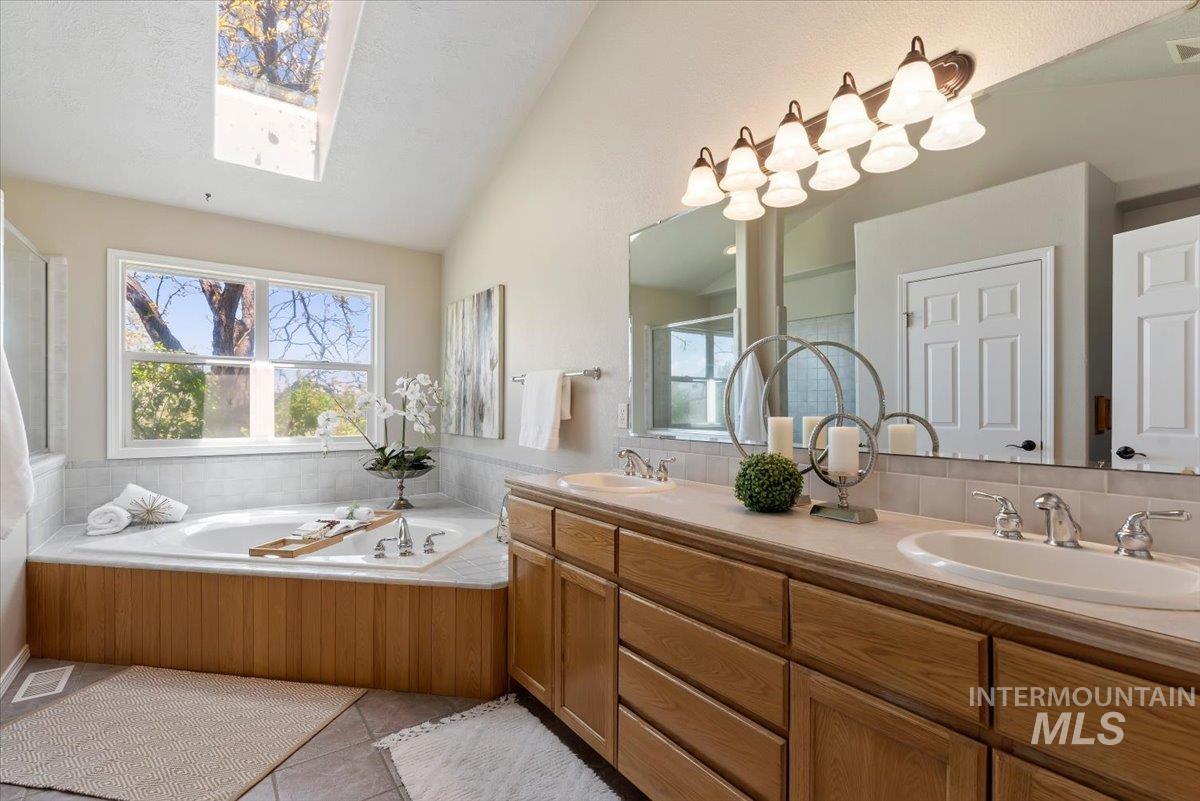 147 E ndian Creek, Boise, Idaho 83716, 4 Bedrooms, 4 Bathrooms, Residential For Sale, Price $925,000,MLS 98985061