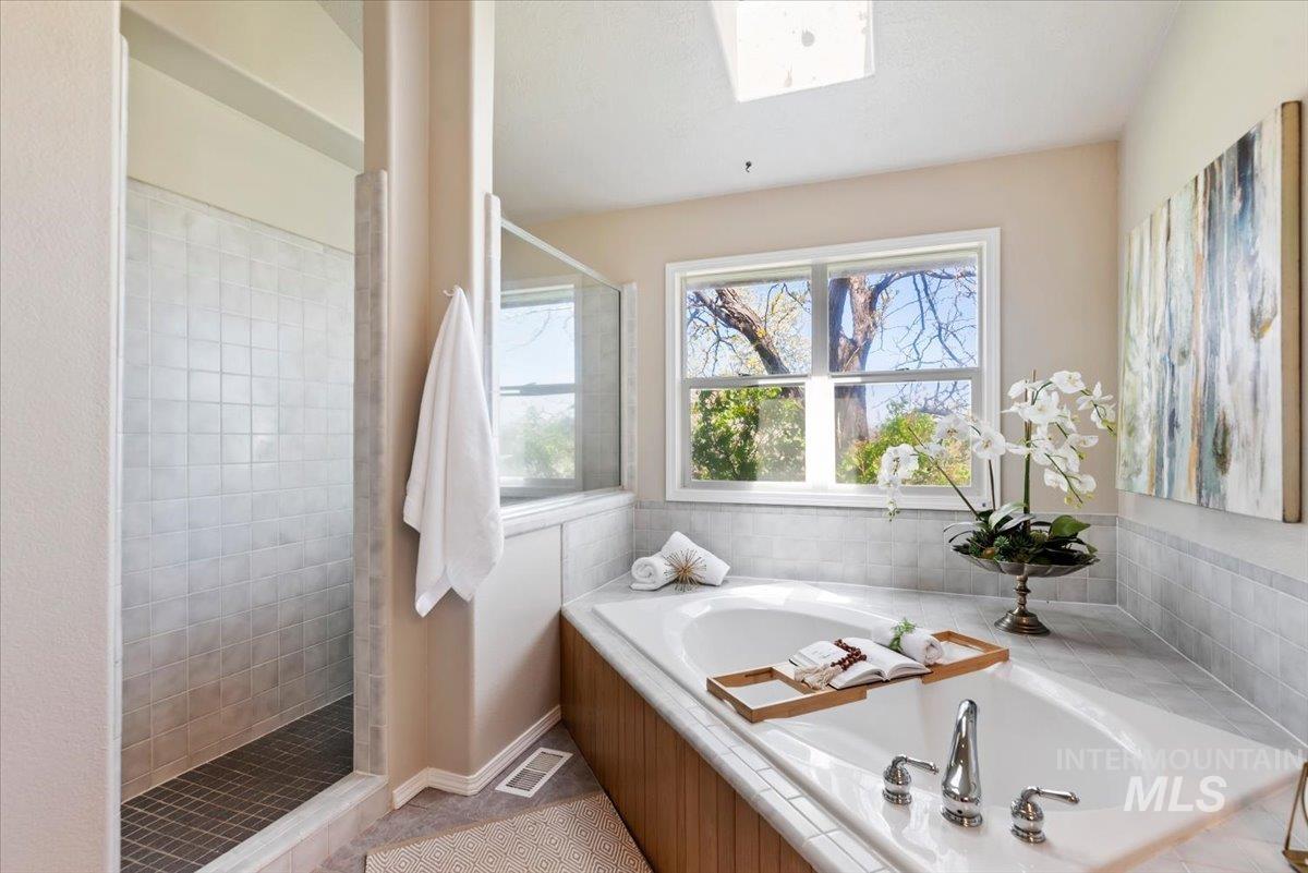 147 E ndian Creek, Boise, Idaho 83716, 4 Bedrooms, 4 Bathrooms, Residential For Sale, Price $925,000,MLS 98985061