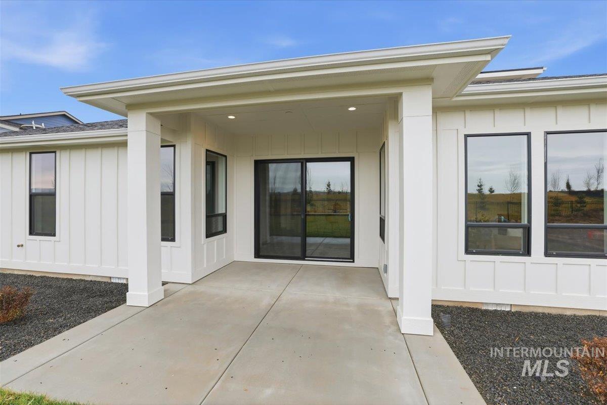 9407 S Sapper Hill Ave, Kuna, Idaho 83634, 3 Bedrooms, 2 Bathrooms, Residential For Sale, Price $619,900,MLS 98985063