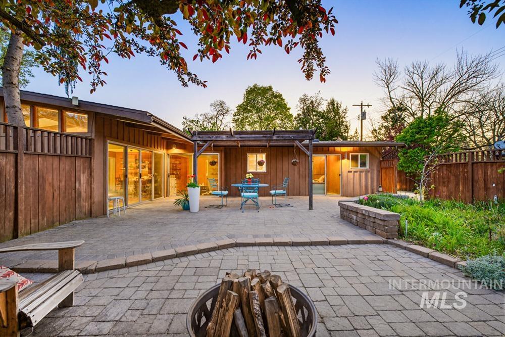 2901 N Tartan Pl, Boise, Idaho 83702, 4 Bedrooms, 2 Bathrooms, Residential For Sale, Price $850,000,MLS 98985073