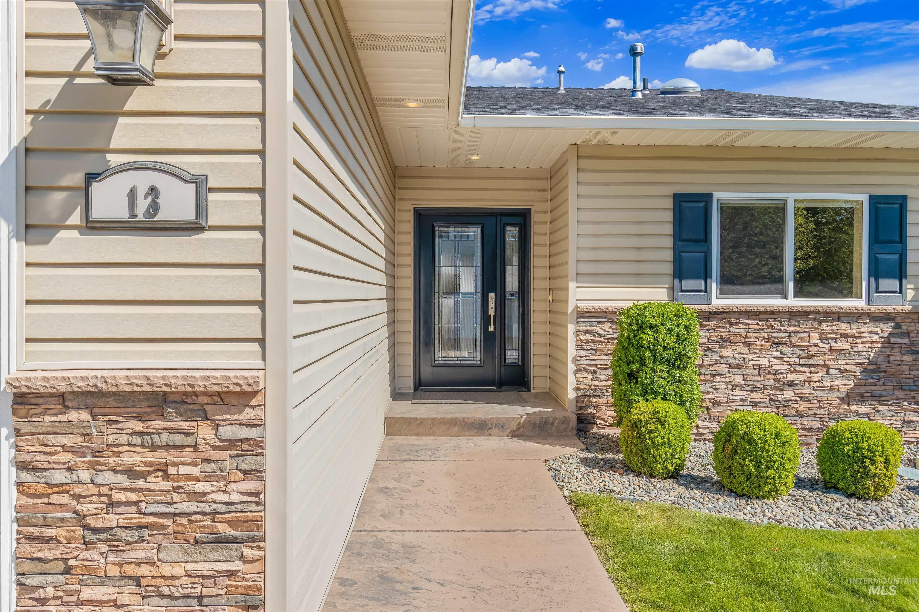 910 Vineland Dr., Clarkston, Washington 99403, 3 Bedrooms, 3 Bathrooms, Residential For Sale, Price $498,000, 98985074