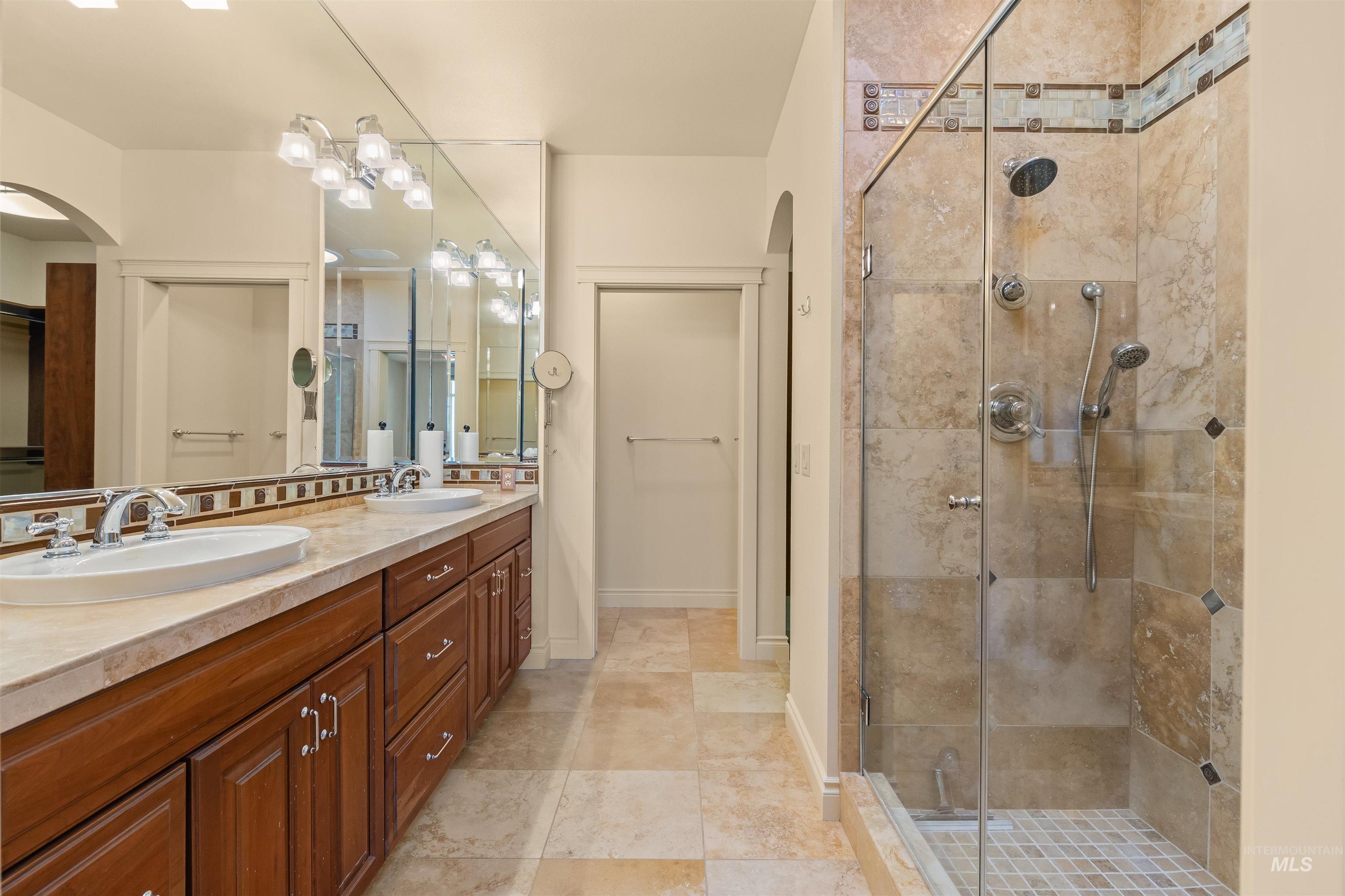 910 Vineland Dr., Clarkston, Washington 99403, 3 Bedrooms, 3 Bathrooms, Residential For Sale, Price $498,000, 98985074