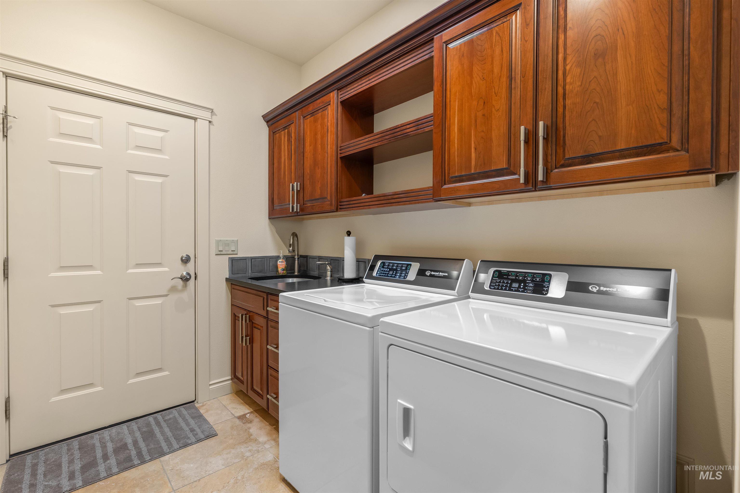 910 Vineland Dr., Clarkston, Washington 99403, 3 Bedrooms, 3 Bathrooms, Residential For Sale, Price $498,000, 98985074