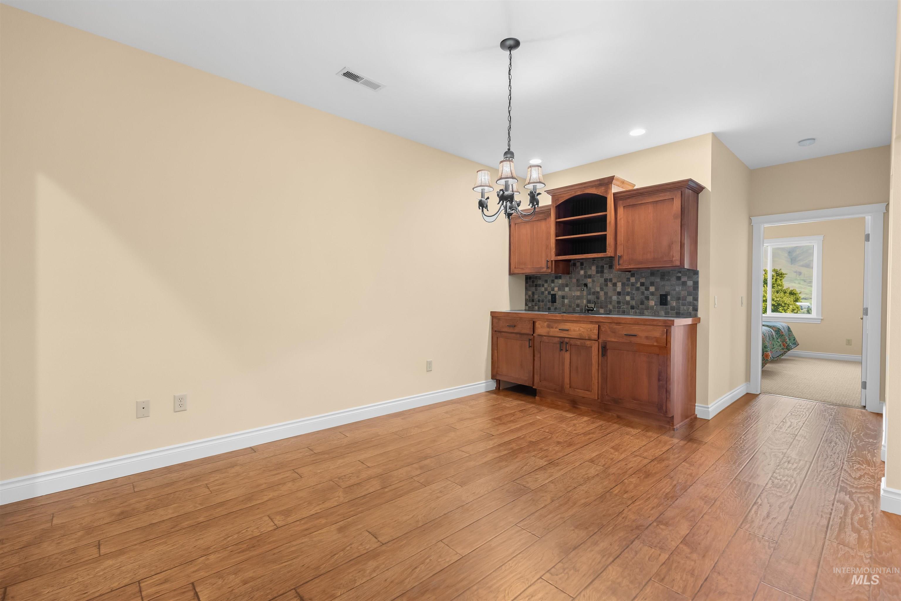 910 Vineland Dr., Clarkston, Washington 99403, 3 Bedrooms, 3 Bathrooms, Residential For Sale, Price $498,000, 98985074