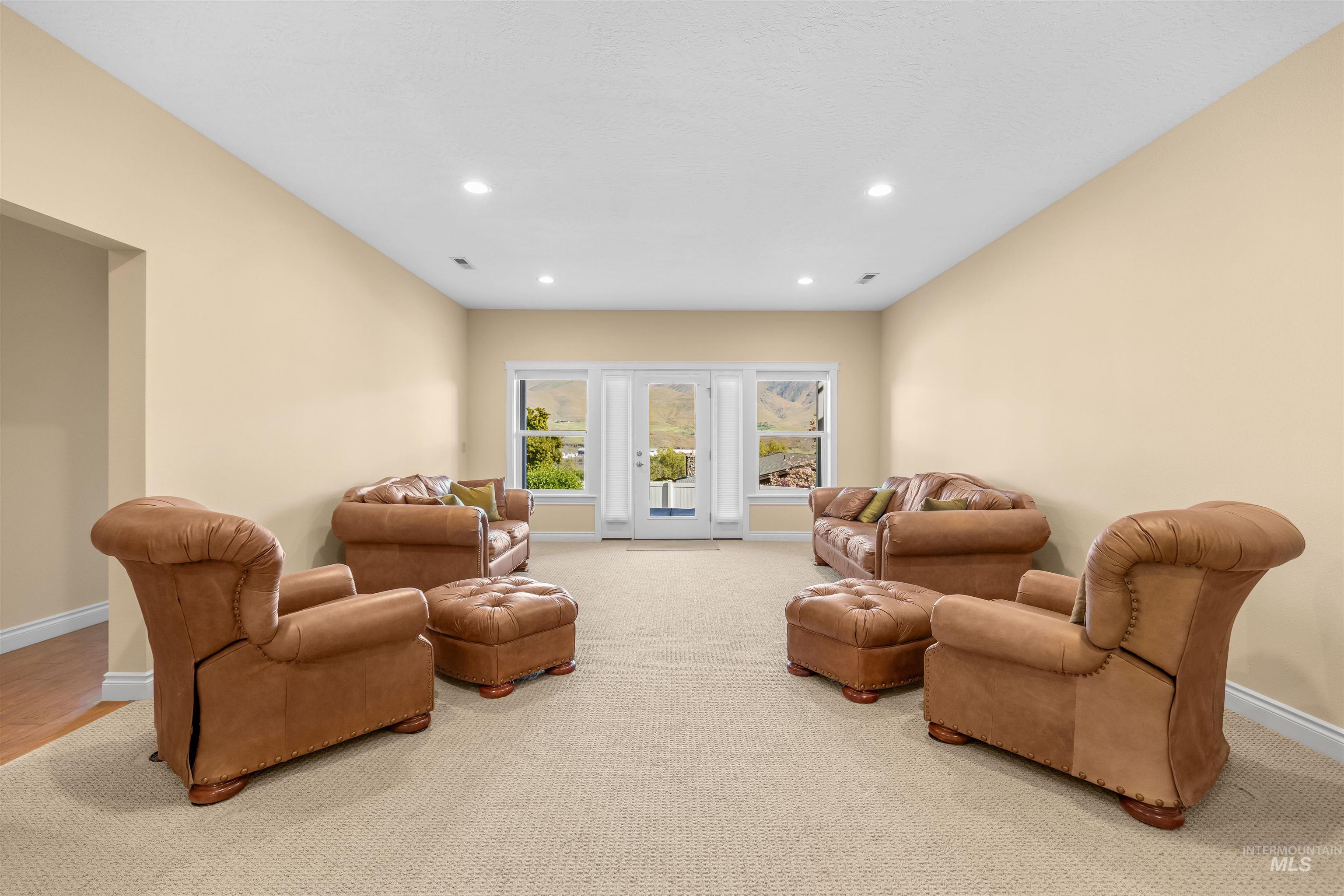 910 Vineland Dr., Clarkston, Washington 99403, 3 Bedrooms, 3 Bathrooms, Residential For Sale, Price $498,000, 98985074