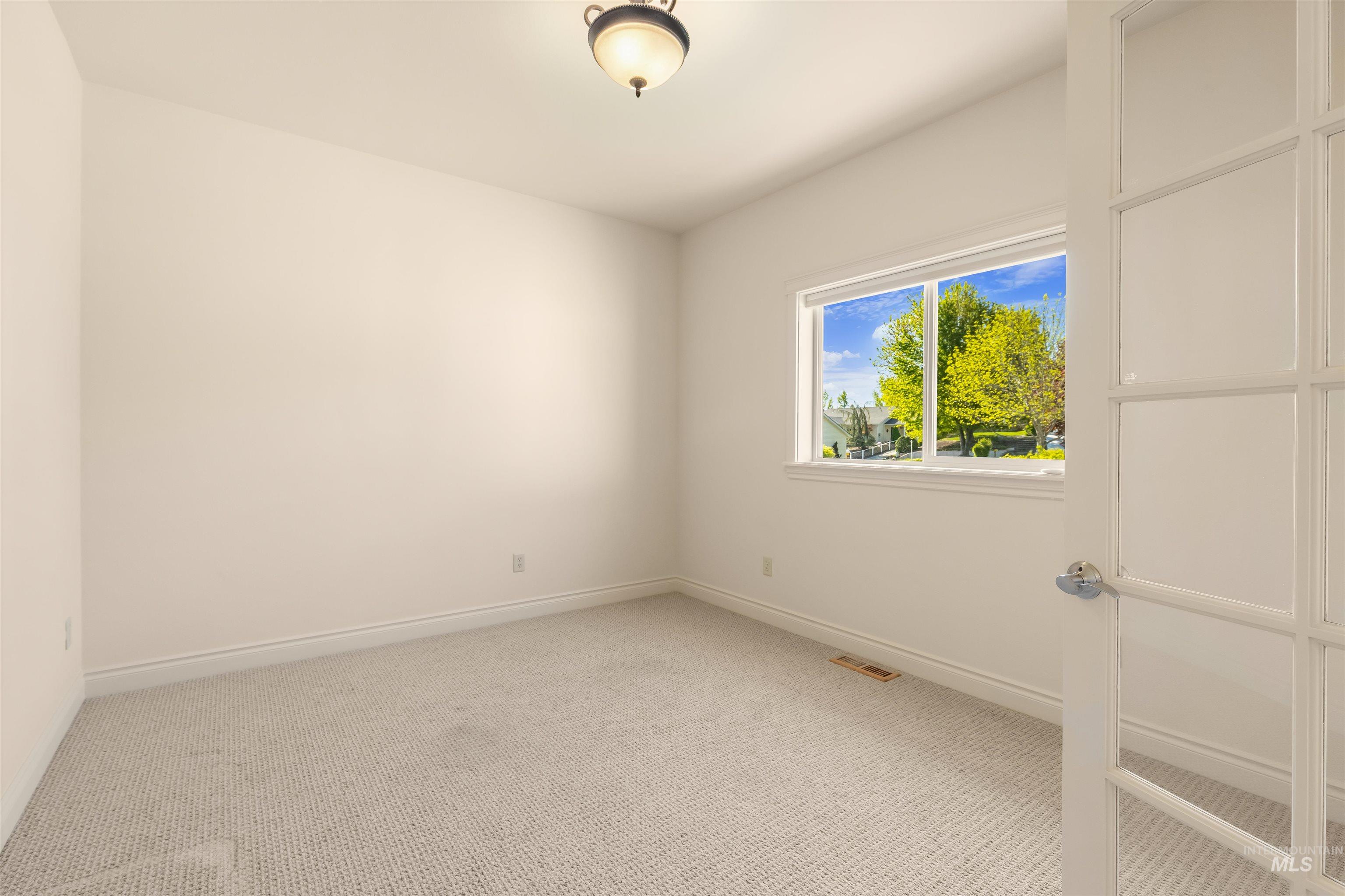 910 Vineland Dr., Clarkston, Washington 99403, 3 Bedrooms, 3 Bathrooms, Residential For Sale, Price $498,000, 98985074