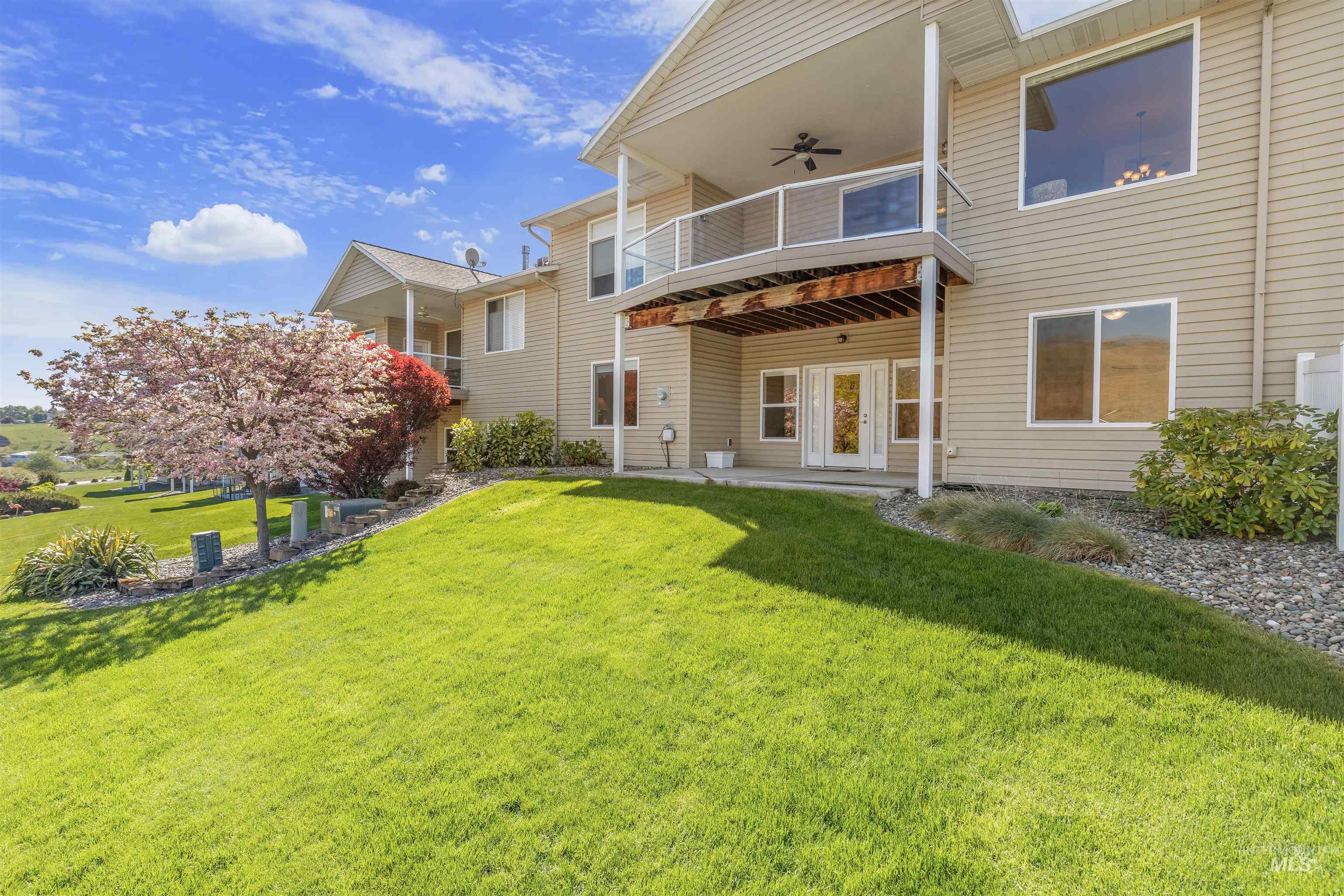 910 Vineland Dr., Clarkston, Washington 99403, 3 Bedrooms, 3 Bathrooms, Residential For Sale, Price $498,000, 98985074