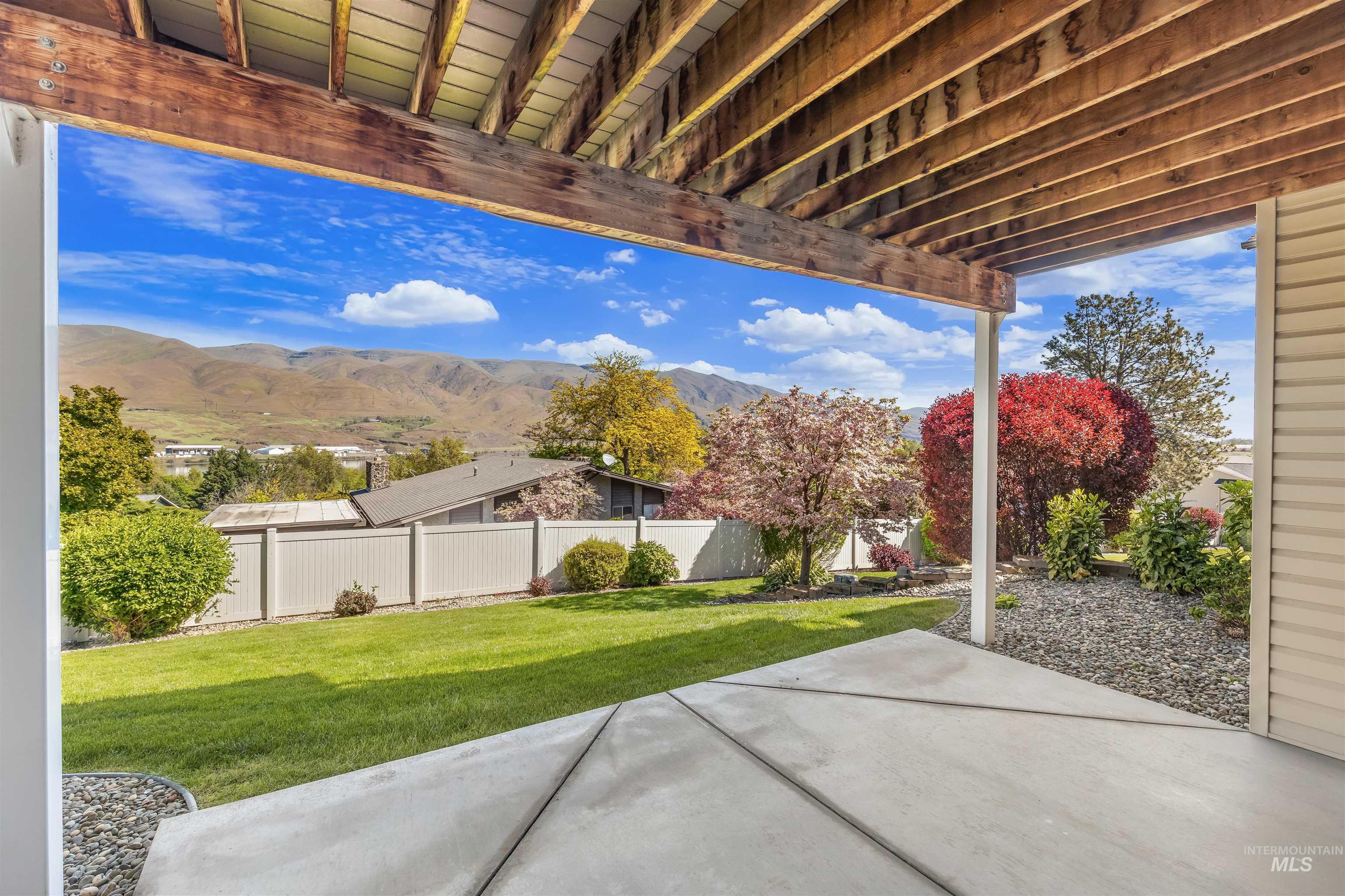 910 Vineland Dr., Clarkston, Washington 99403, 3 Bedrooms, 3 Bathrooms, Residential For Sale, Price $498,000, 98985074