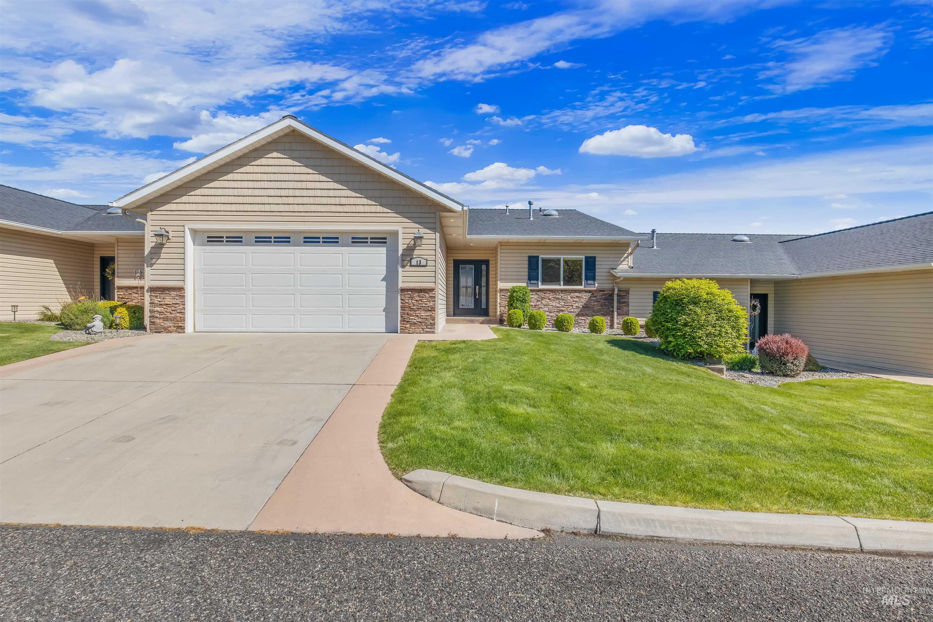 910 Vineland Dr., Clarkston, Washington 99403, 3 Bedrooms, 3 Bathrooms, Residential For Sale, Price $498,000, 98985074