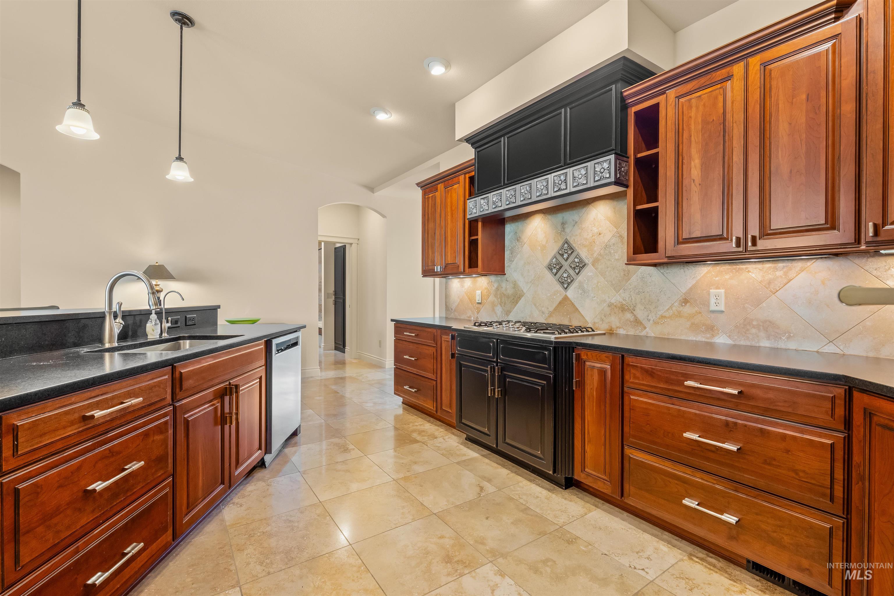 910 Vineland Dr., Clarkston, Washington 99403, 3 Bedrooms, 3 Bathrooms, Residential For Sale, Price $498,000, 98985074