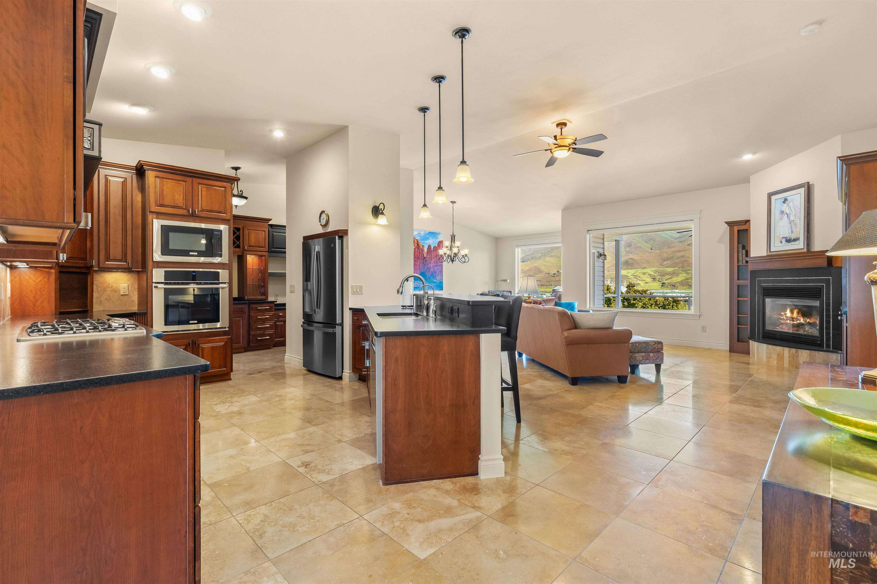 910 Vineland Dr., Clarkston, Washington 99403, 3 Bedrooms, 3 Bathrooms, Residential For Sale, Price $498,000, 98985074