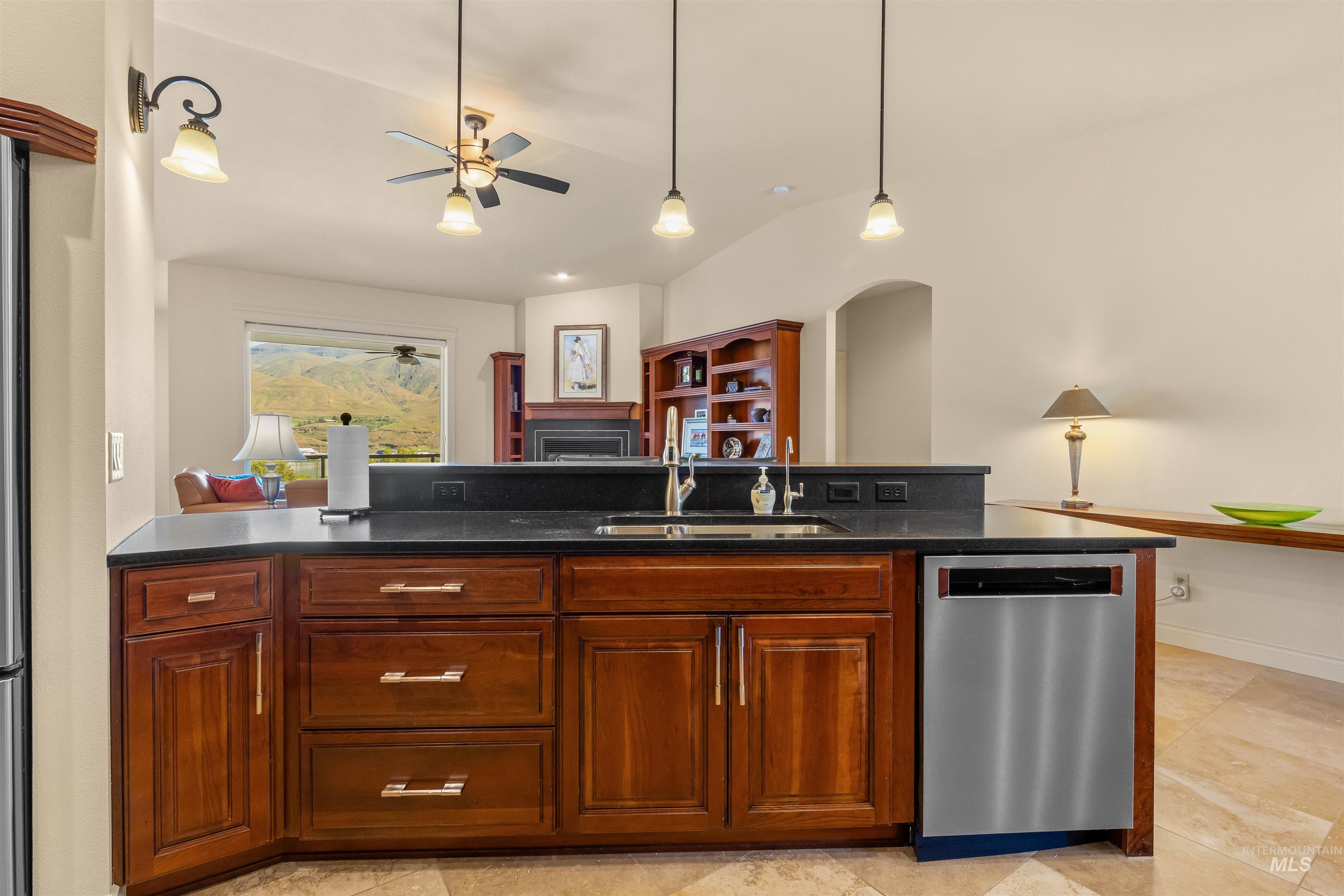 910 Vineland Dr., Clarkston, Washington 99403, 3 Bedrooms, 3 Bathrooms, Residential For Sale, Price $498,000, 98985074