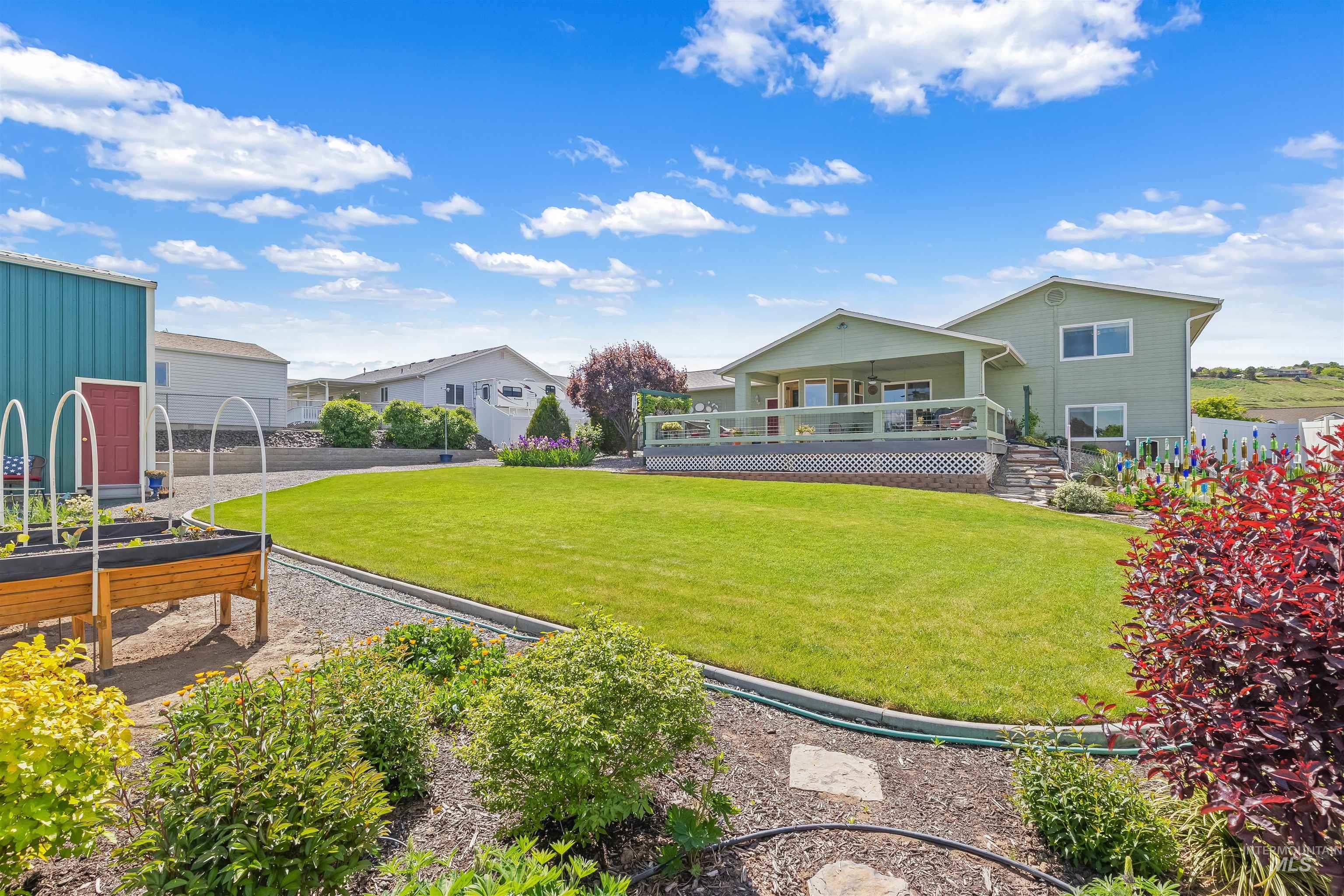 2237 Chukar Lane, Clarkston, Washington 99403, 3 Bedrooms, 3 Bathrooms, Residential For Sale, Price $476,500,MLS 98985076