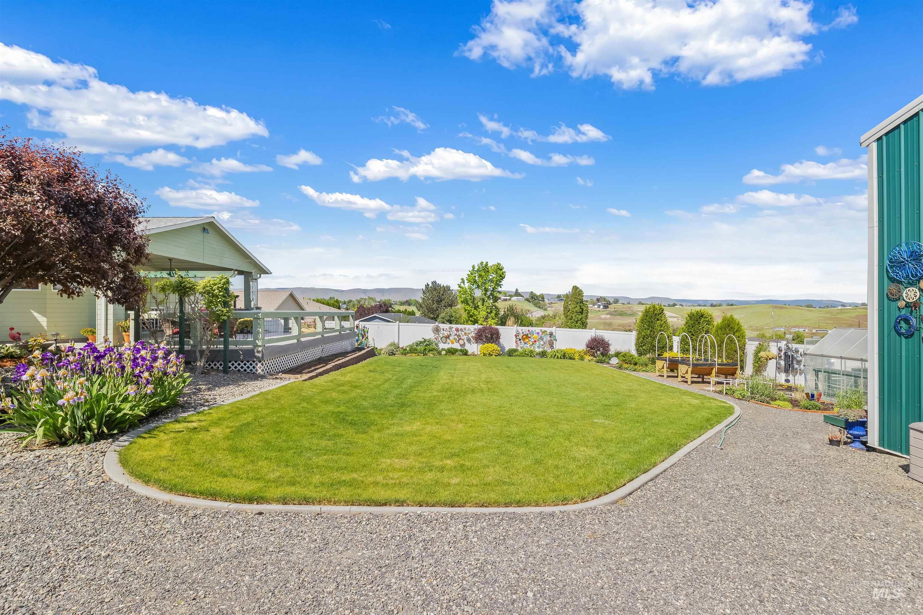 2237 Chukar Lane, Clarkston, Washington 99403, 3 Bedrooms, 3 Bathrooms, Residential For Sale, Price $476,500,MLS 98985076