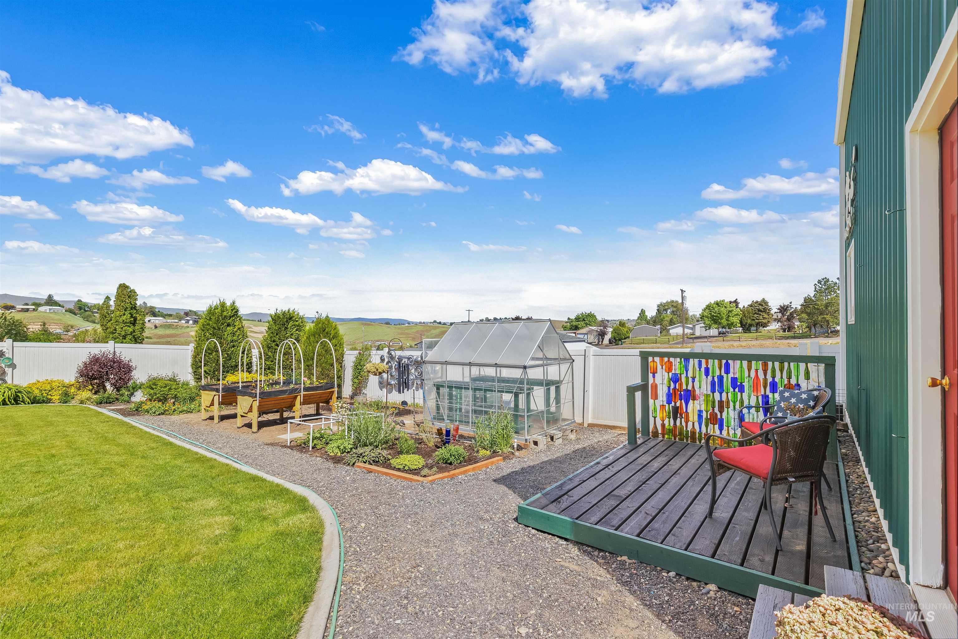 2237 Chukar Lane, Clarkston, Washington 99403, 3 Bedrooms, 3 Bathrooms, Residential For Sale, Price $476,500,MLS 98985076