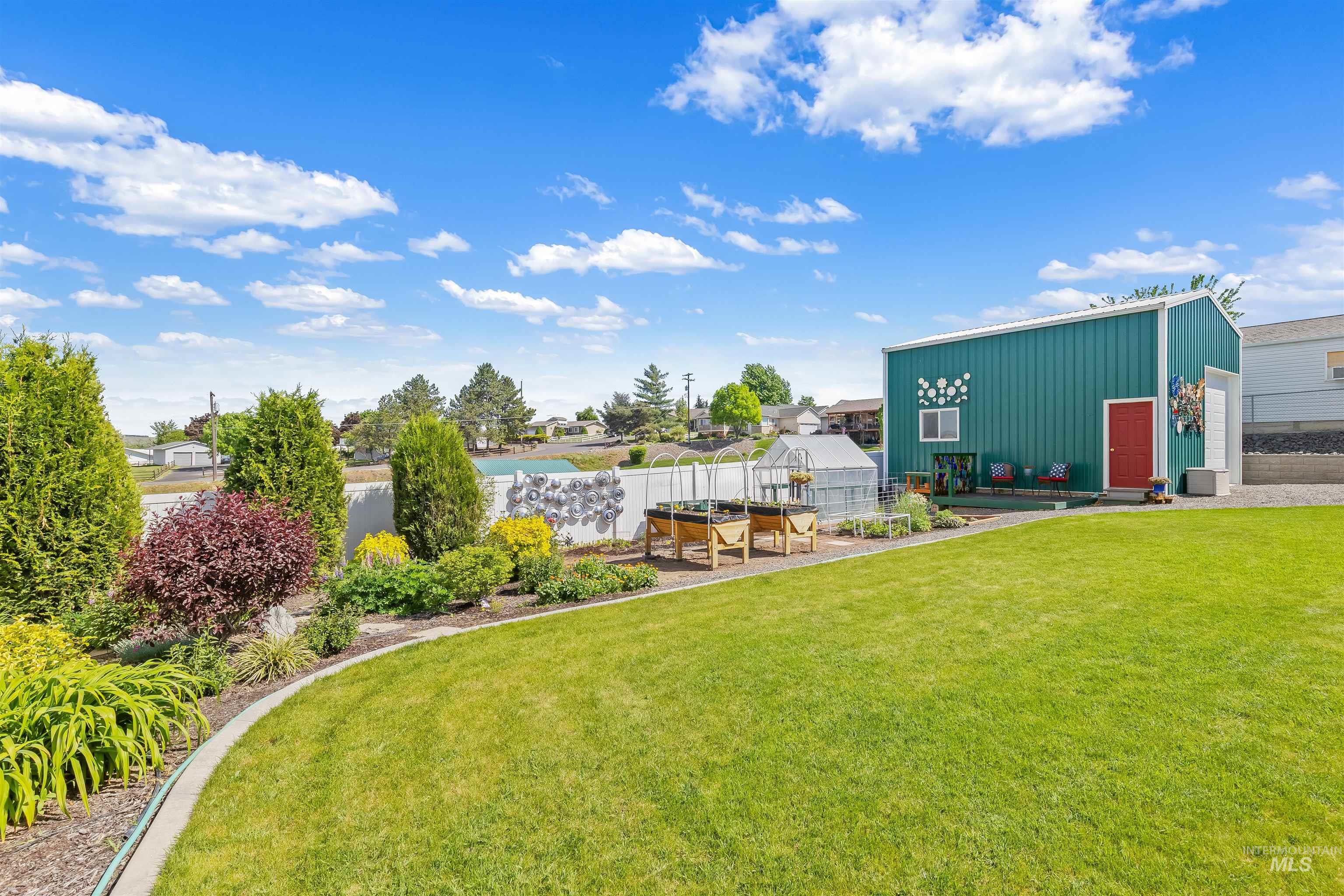 2237 Chukar Lane, Clarkston, Washington 99403, 3 Bedrooms, 3 Bathrooms, Residential For Sale, Price $476,500,MLS 98985076
