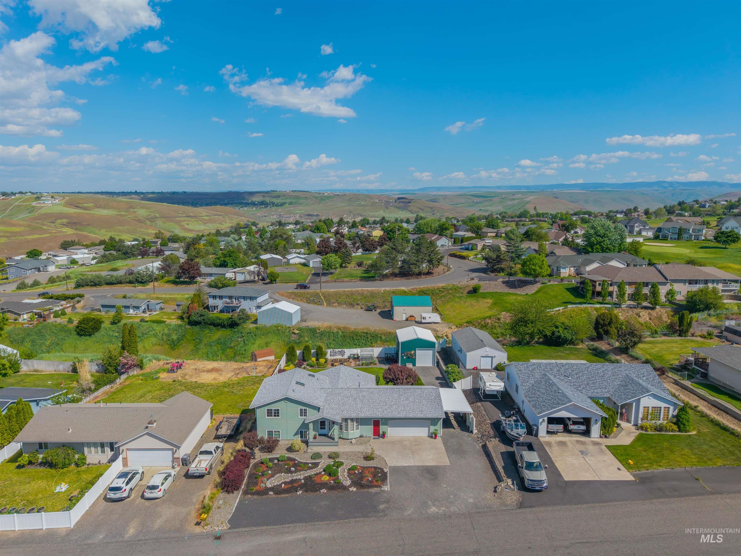 2237 Chukar Lane, Clarkston, Washington 99403, 3 Bedrooms, 3 Bathrooms, Residential For Sale, Price $476,500,MLS 98985076