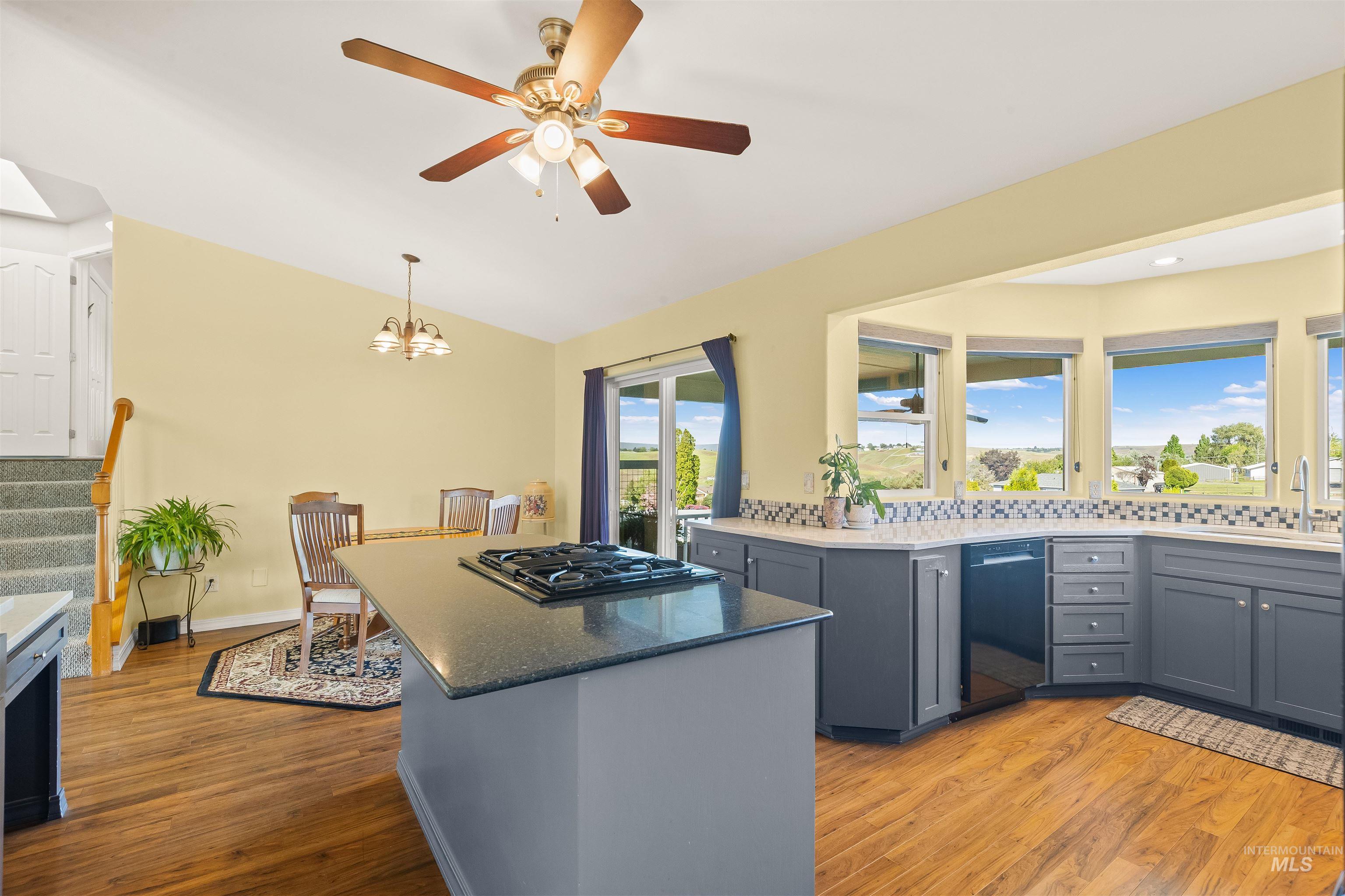 2237 Chukar Lane, Clarkston, Washington 99403, 3 Bedrooms, 3 Bathrooms, Residential For Sale, Price $476,500,MLS 98985076
