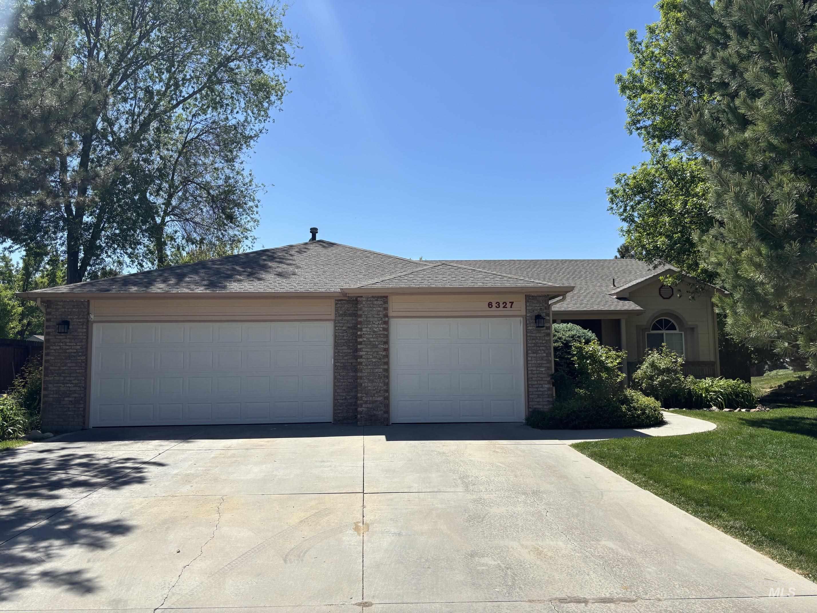 6327 S Mangrove Pl., Boise, Idaho 83716, 3 Bedrooms, 2 Bathrooms, Residential For Sale, Price $539,900, 98985077