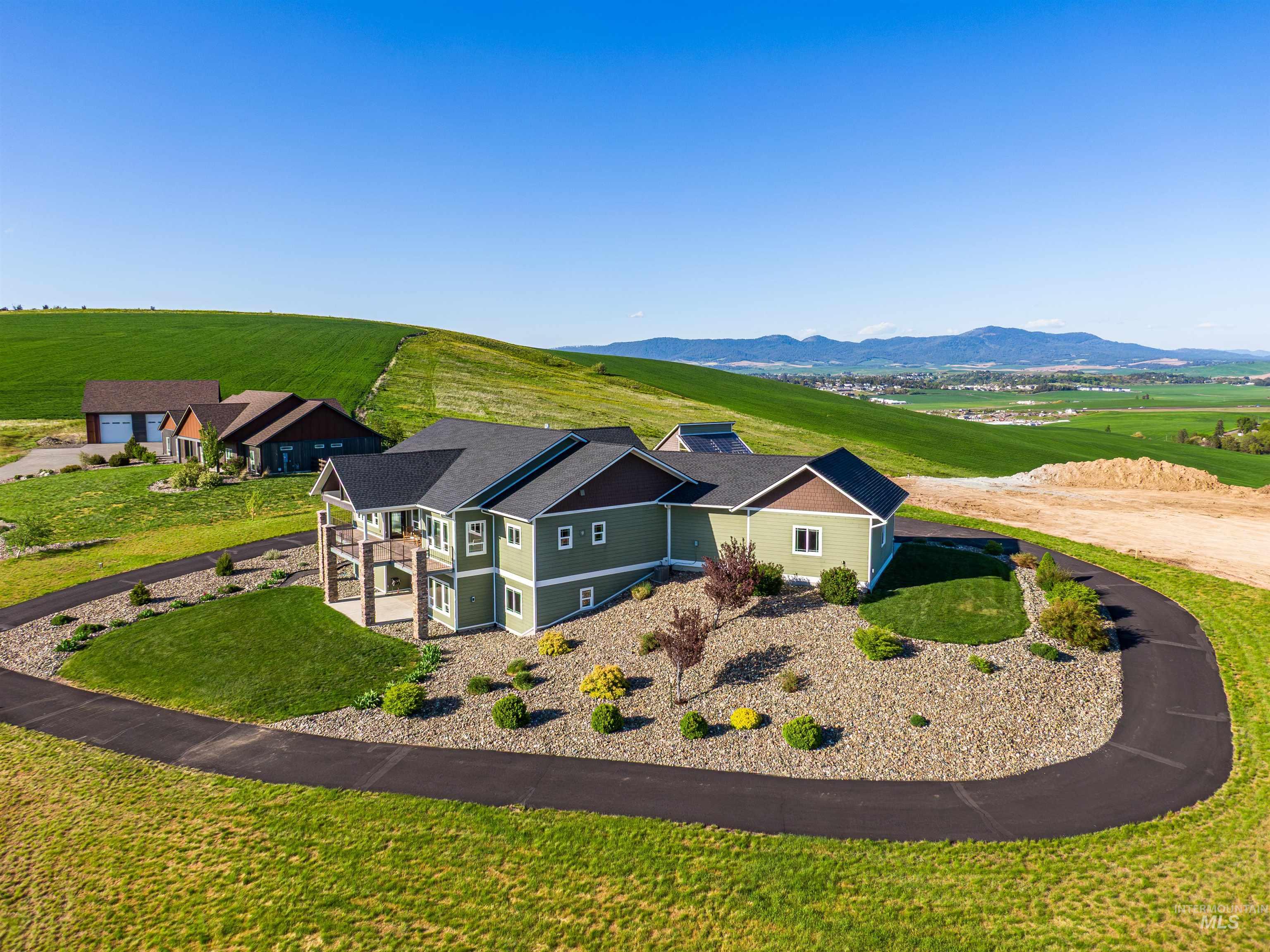 1018 Skyview Loop, Moscow, Idaho 83843, 4 Bedrooms, 3.5 Bathrooms, Residential For Sale, Price $1,100,000,MLS 98985079