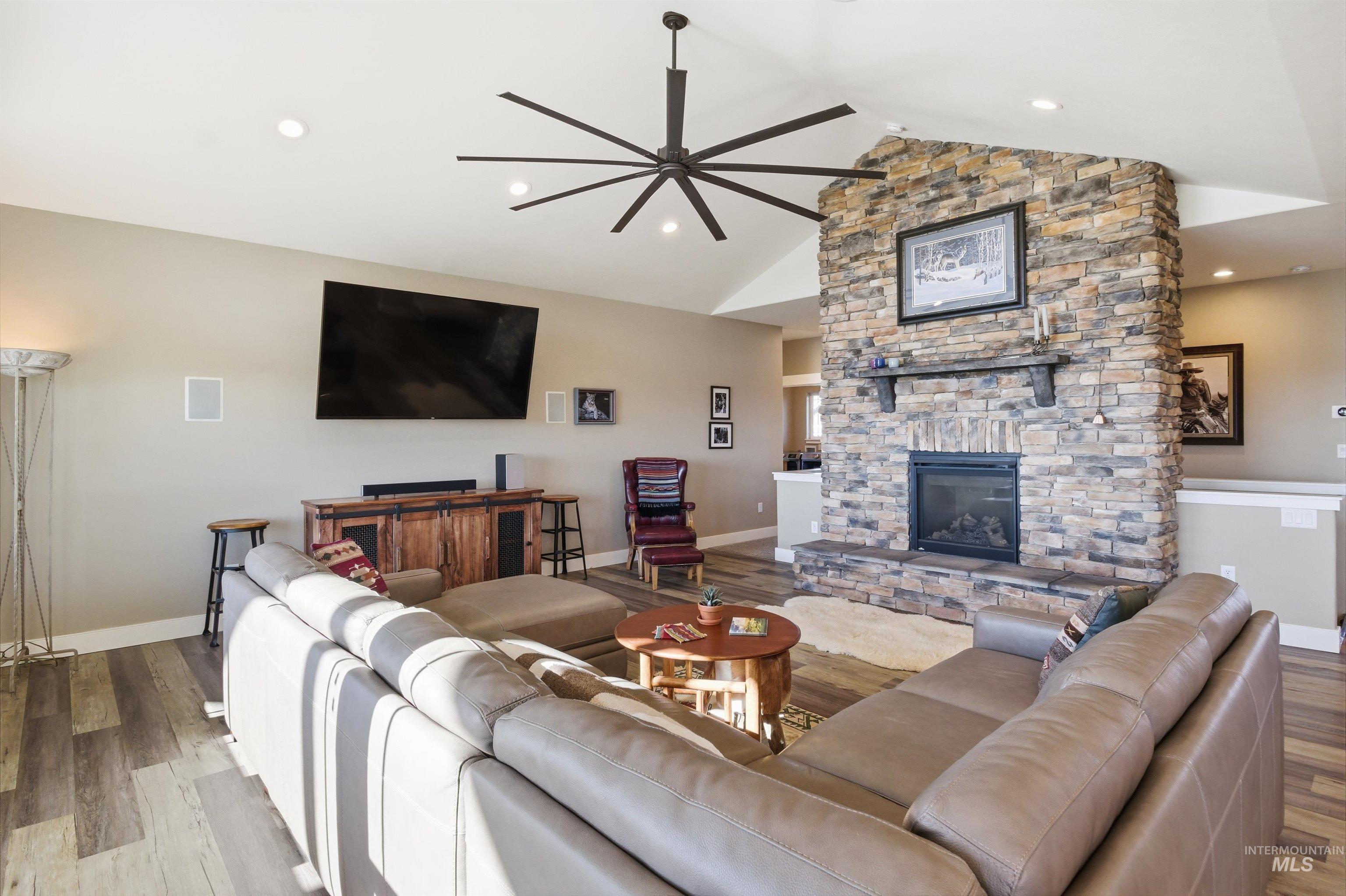 1018 Skyview Loop, Moscow, Idaho 83843, 4 Bedrooms, 3.5 Bathrooms, Residential For Sale, Price $1,100,000,MLS 98985079