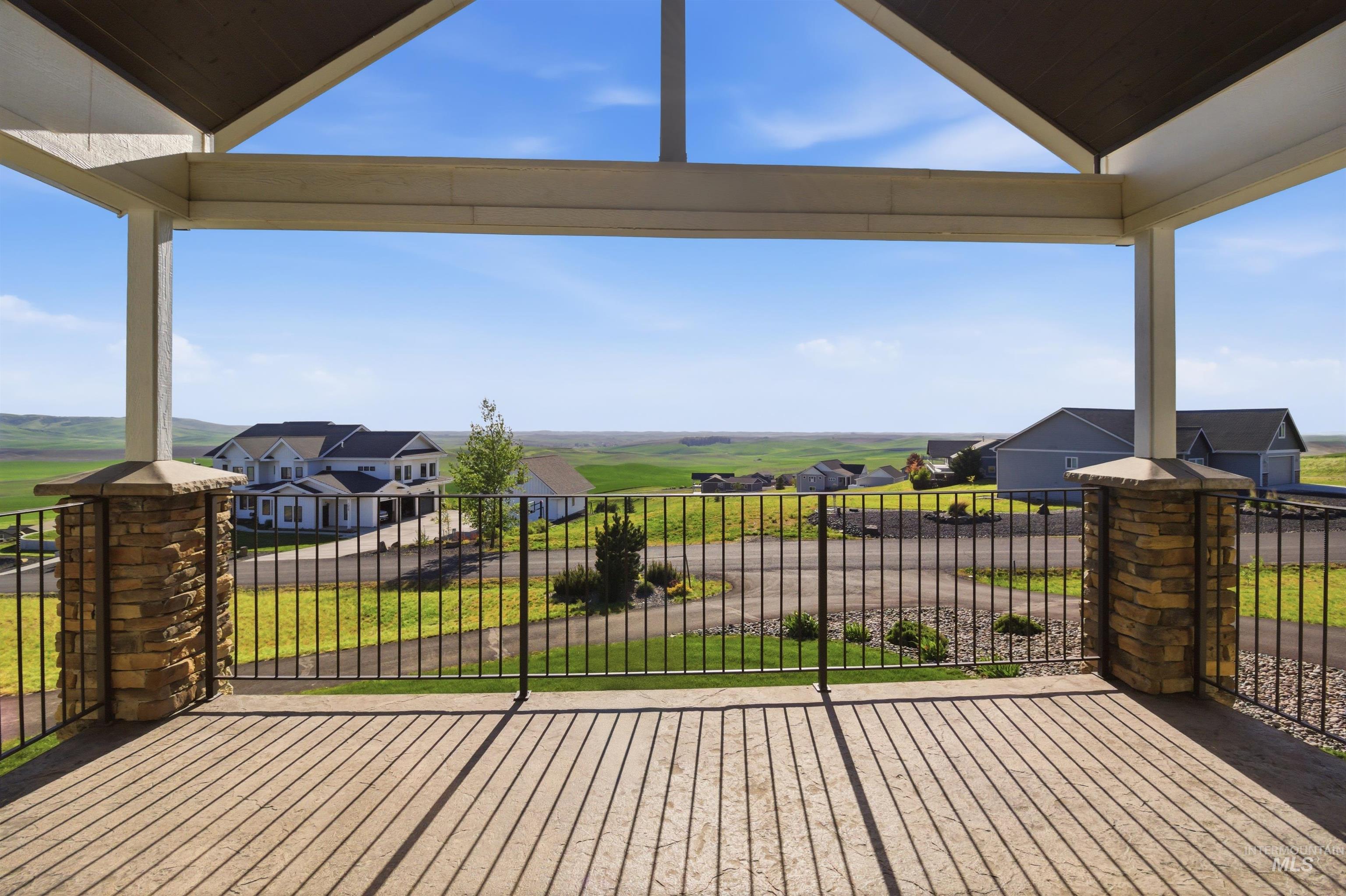 1018 Skyview Loop, Moscow, Idaho 83843, 4 Bedrooms, 3.5 Bathrooms, Residential For Sale, Price $1,100,000,MLS 98985079