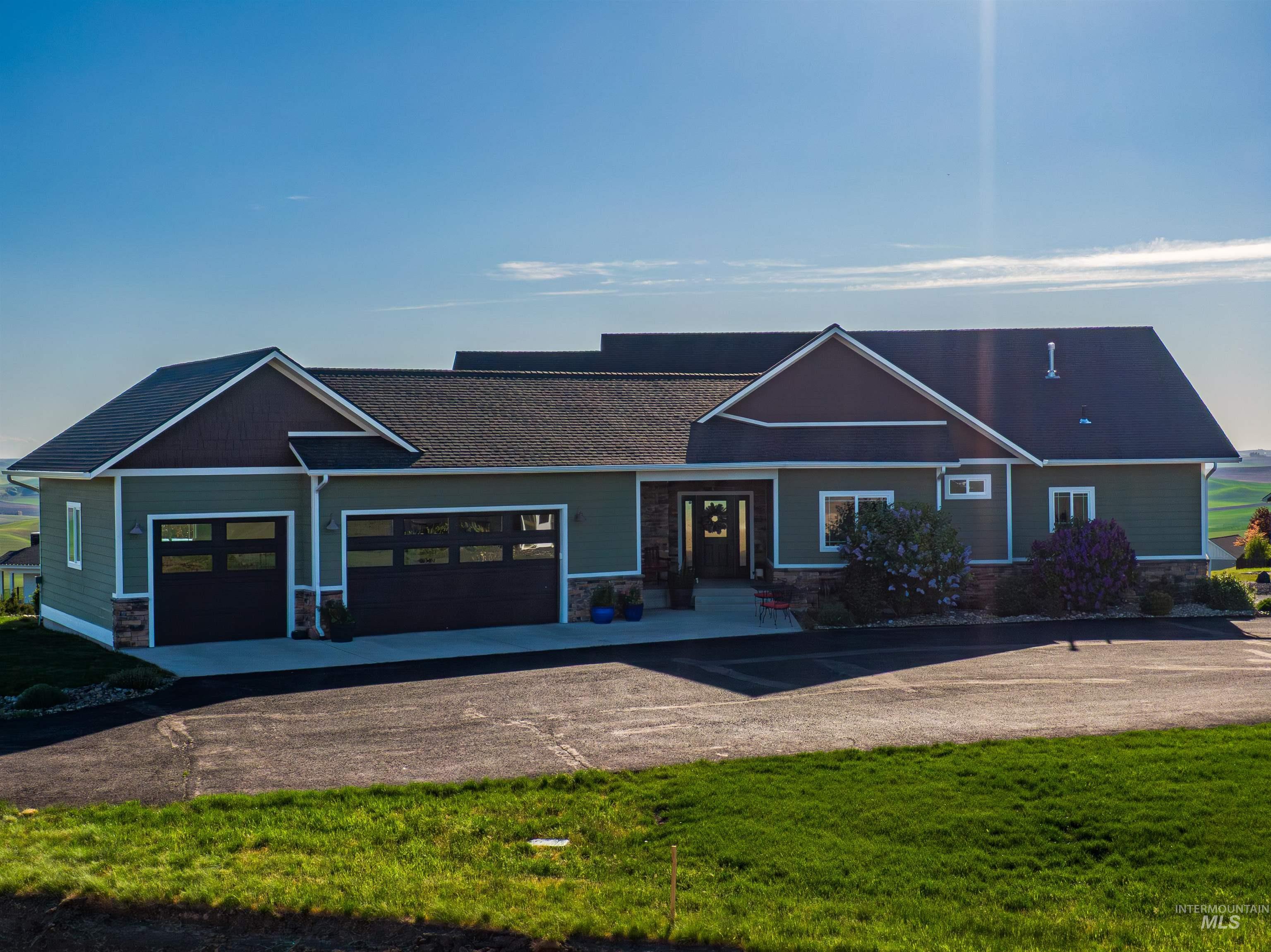 1018 Skyview Loop, Moscow, Idaho 83843, 4 Bedrooms, 3.5 Bathrooms, Residential For Sale, Price $1,100,000,MLS 98985079