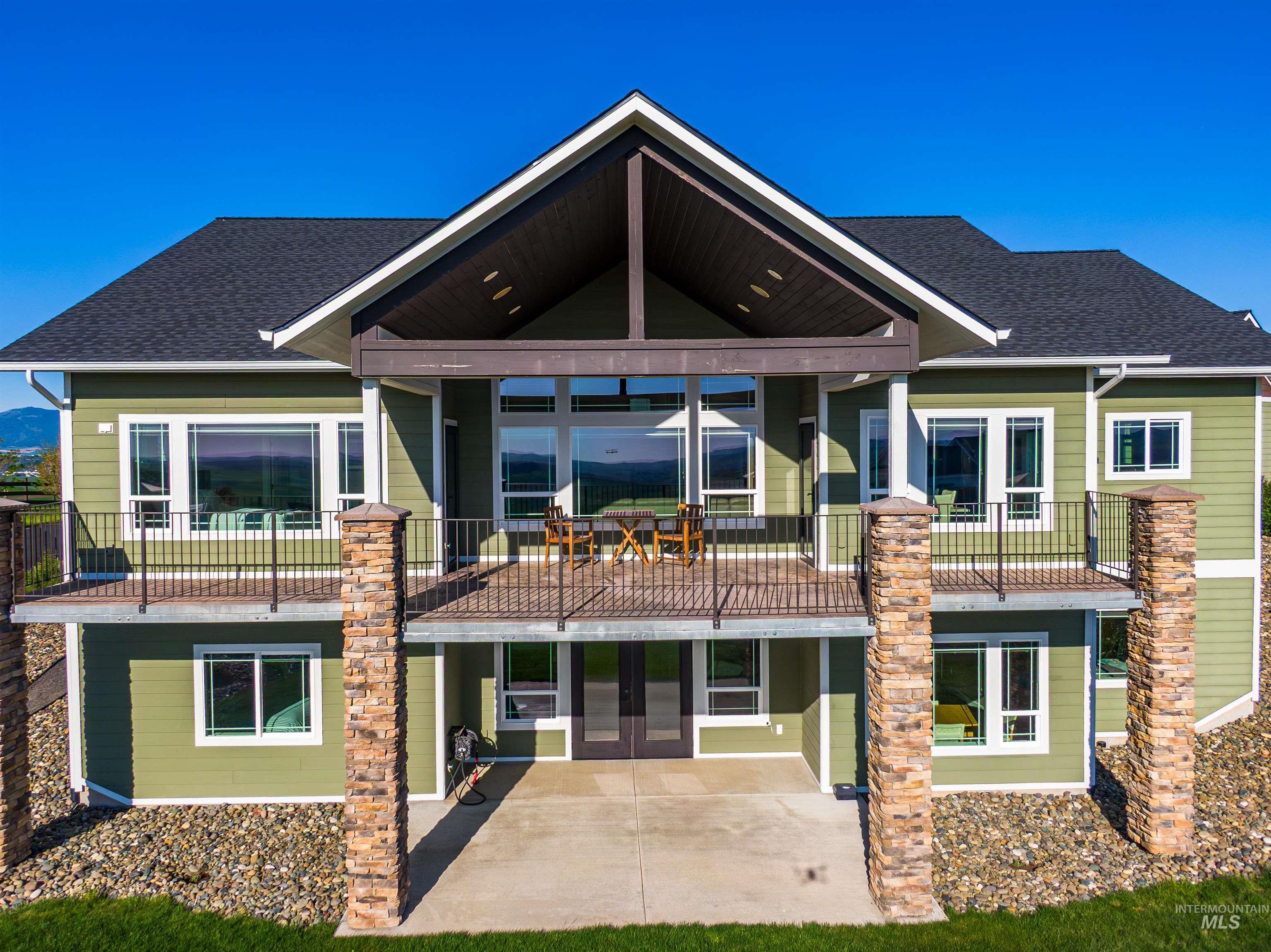 1018 Skyview Loop, Moscow, Idaho 83843, 4 Bedrooms, 3.5 Bathrooms, Residential For Sale, Price $1,100,000,MLS 98985079
