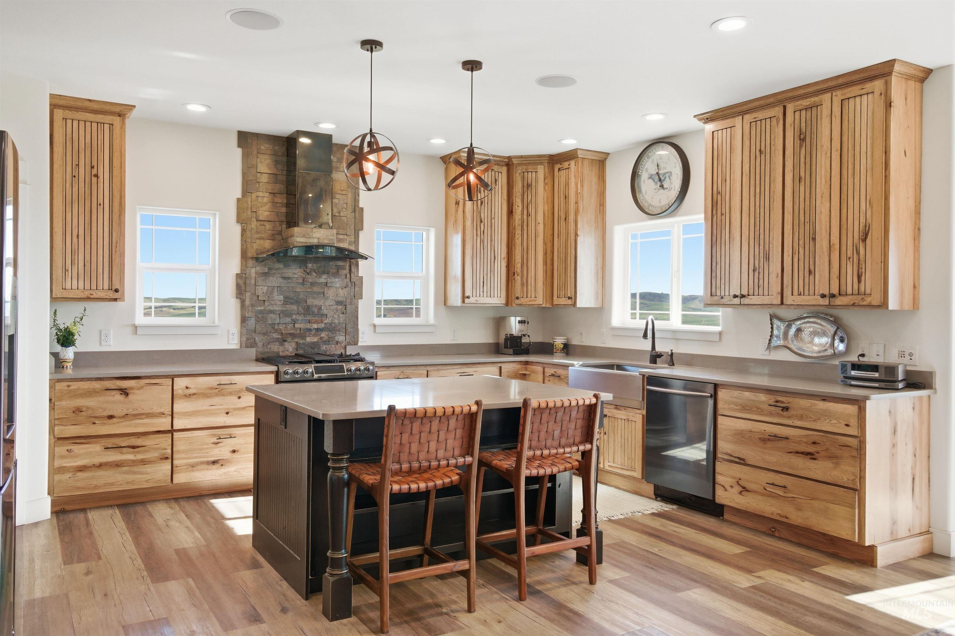 1018 Skyview Loop, Moscow, Idaho 83843, 4 Bedrooms, 3.5 Bathrooms, Residential For Sale, Price $1,100,000,MLS 98985079