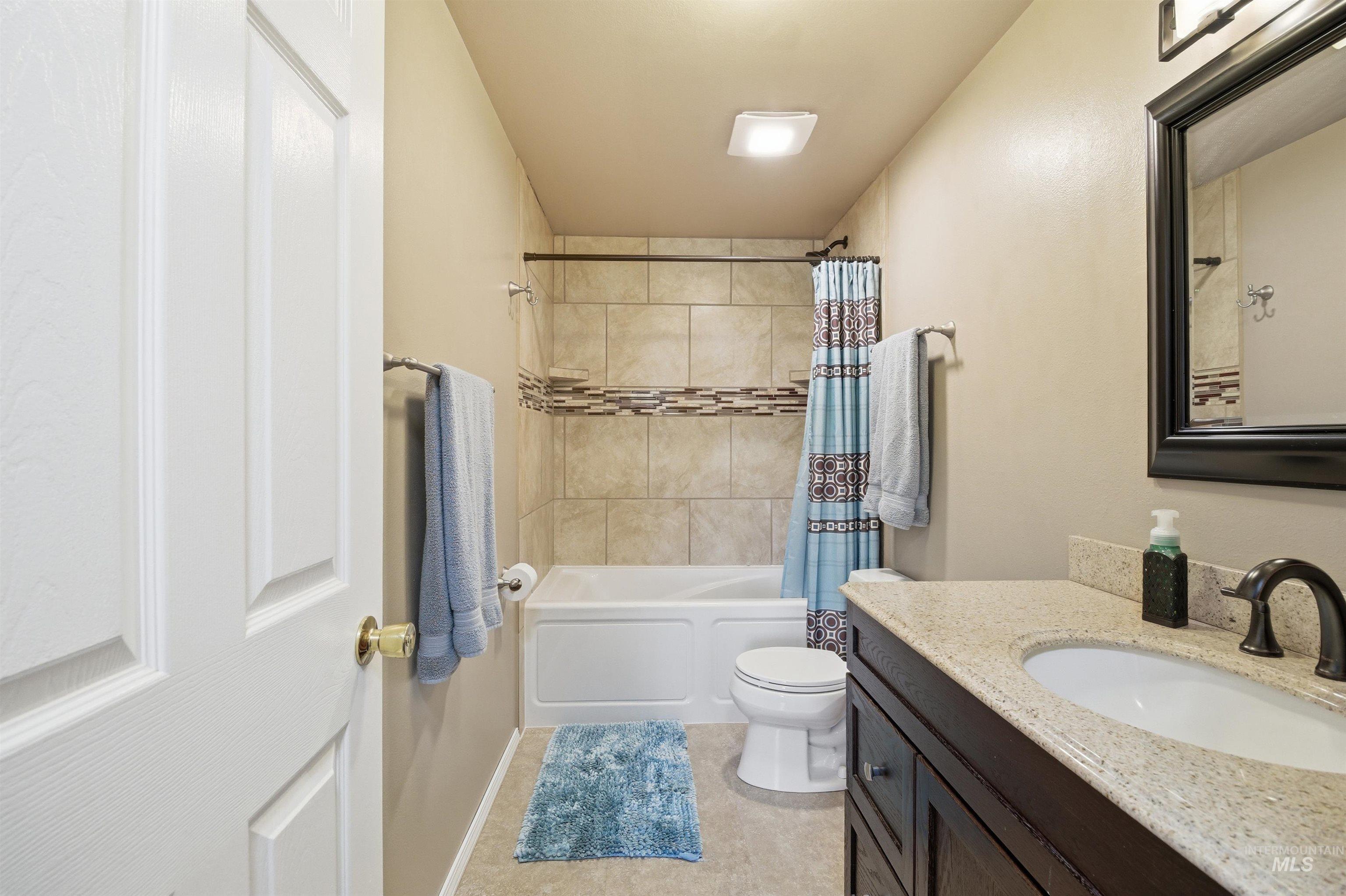 135 W Persimmon, Genesee, Idaho 83832, 4 Bedrooms, 2 Bathrooms, Residential For Sale, Price $515,000,MLS 98985081