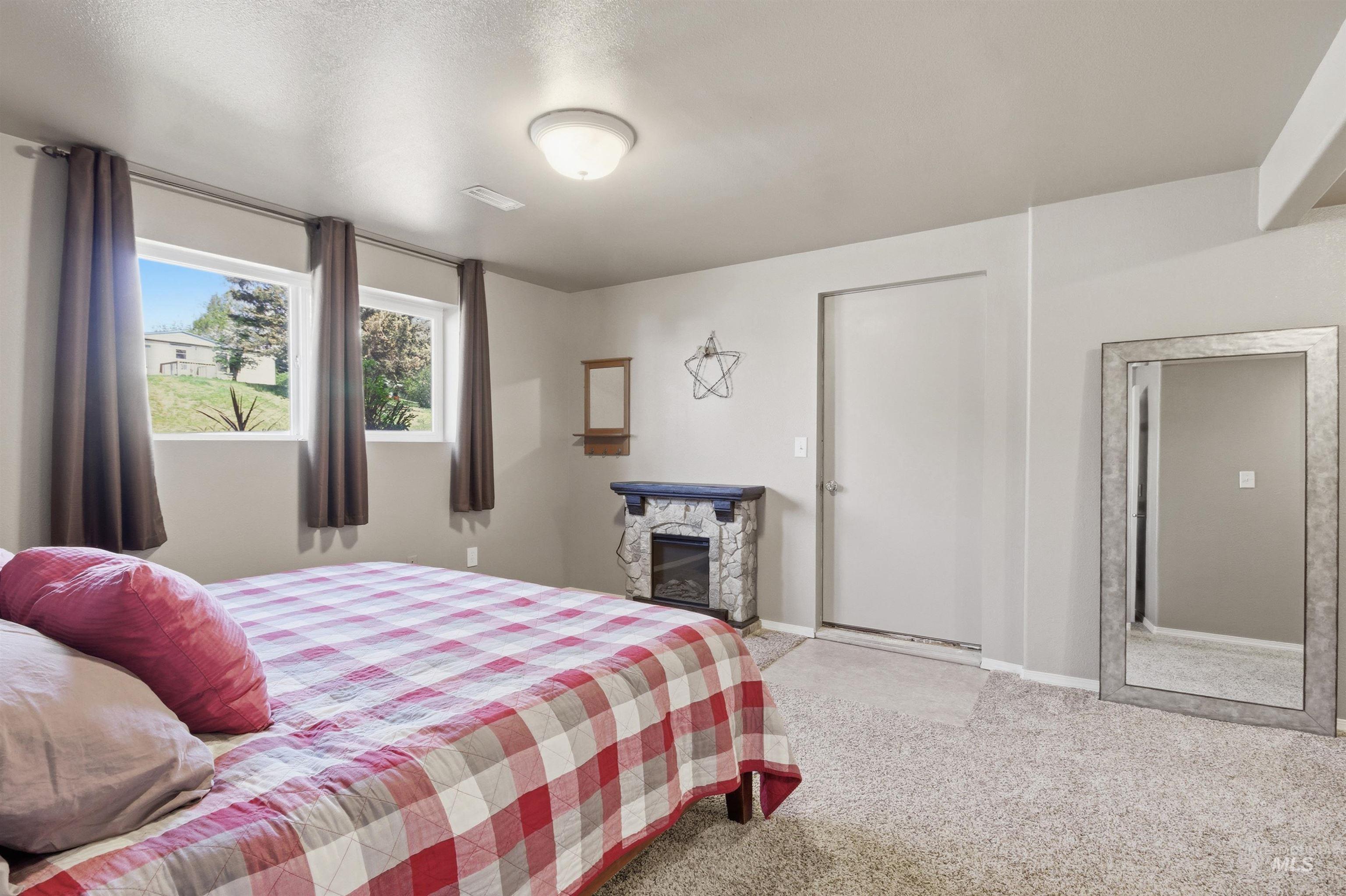 135 W Persimmon, Genesee, Idaho 83832, 4 Bedrooms, 2 Bathrooms, Residential For Sale, Price $515,000,MLS 98985081