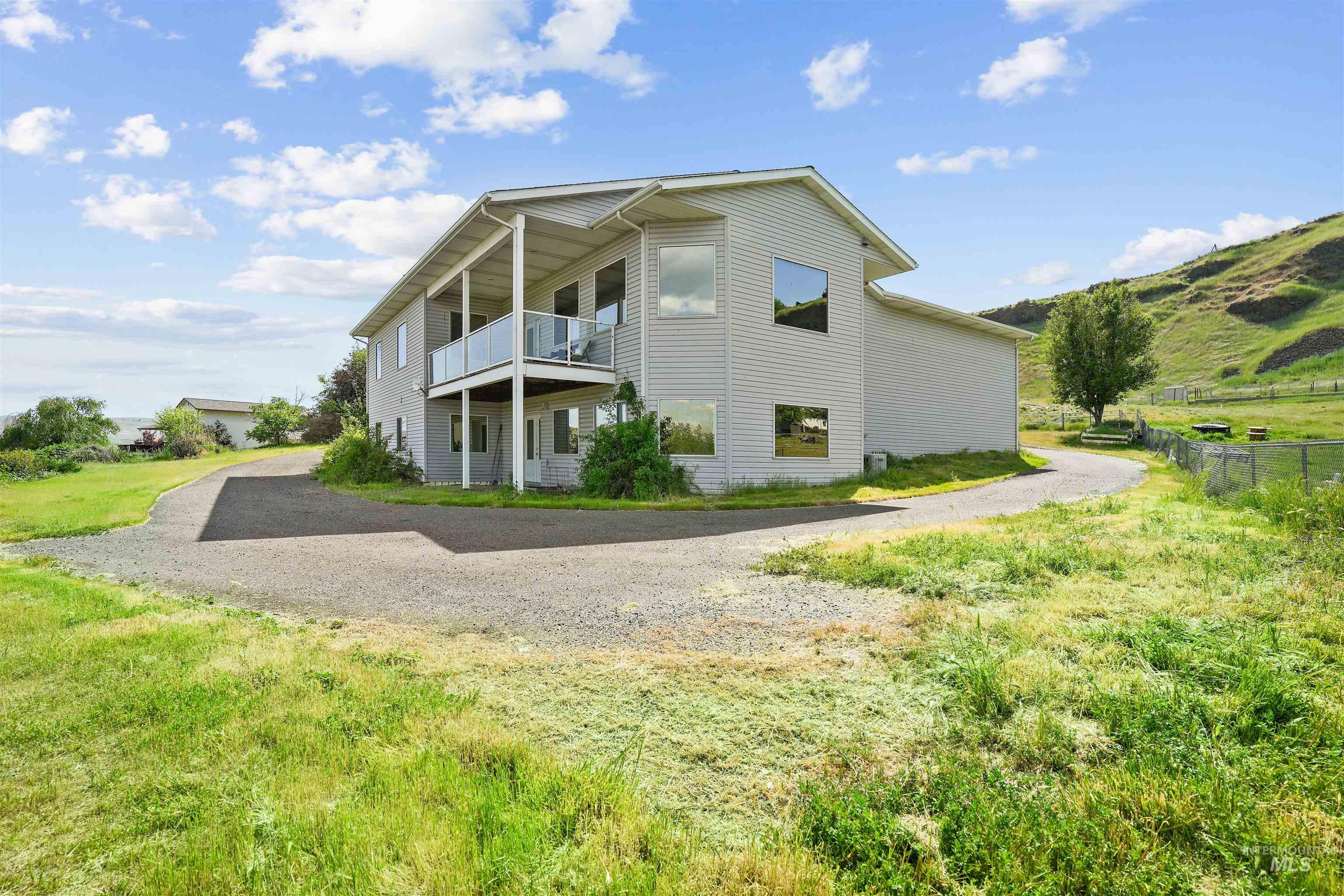 2750 S Perry Lane, Clarkston, Washington 99403, 6 Bedrooms, 3 Bathrooms, Residential For Sale, Price $925,000, 98985082