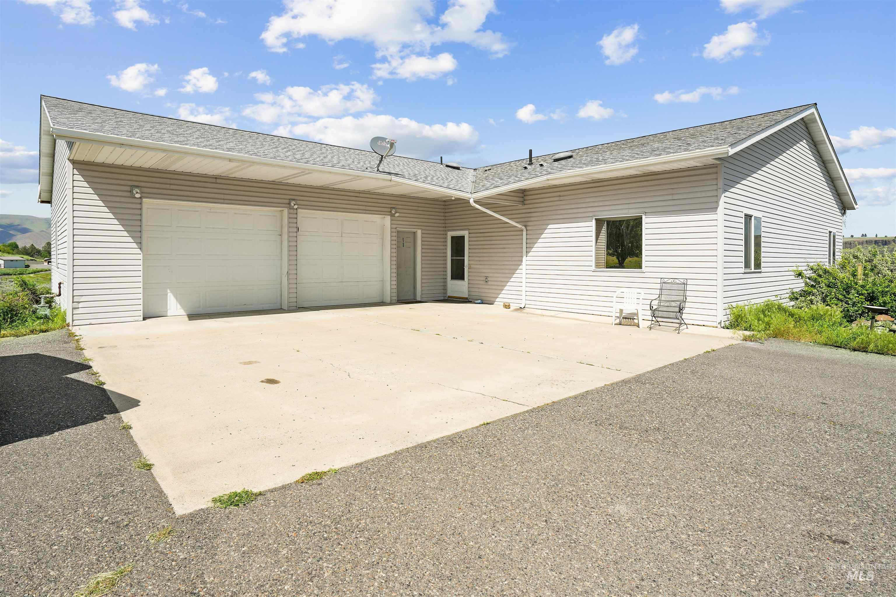 2750 S Perry Lane, Clarkston, Washington 99403, 6 Bedrooms, 3 Bathrooms, Residential For Sale, Price $925,000, 98985082