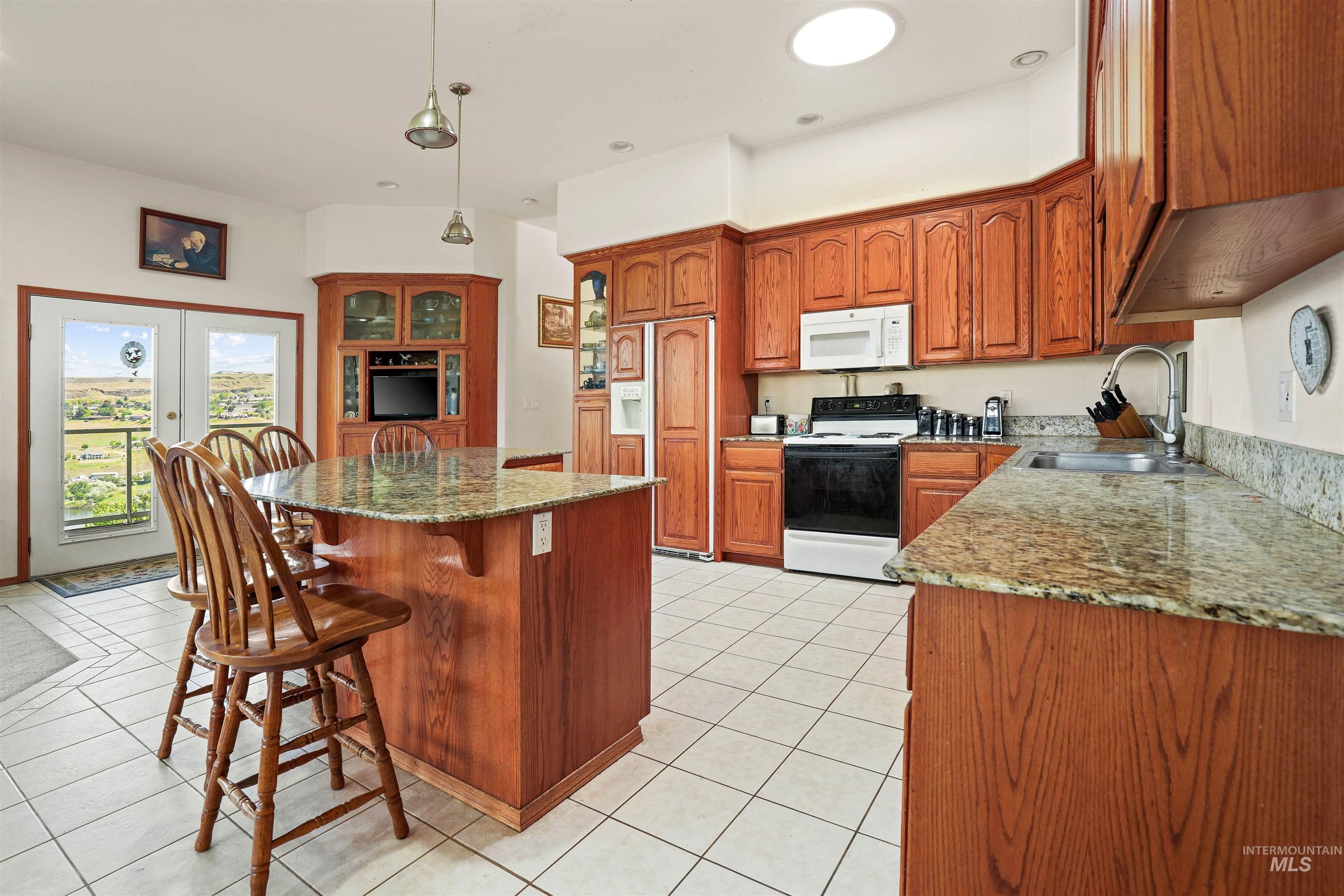 2750 S Perry Lane, Clarkston, Washington 99403, 6 Bedrooms, 3 Bathrooms, Residential For Sale, Price $925,000, 98985082