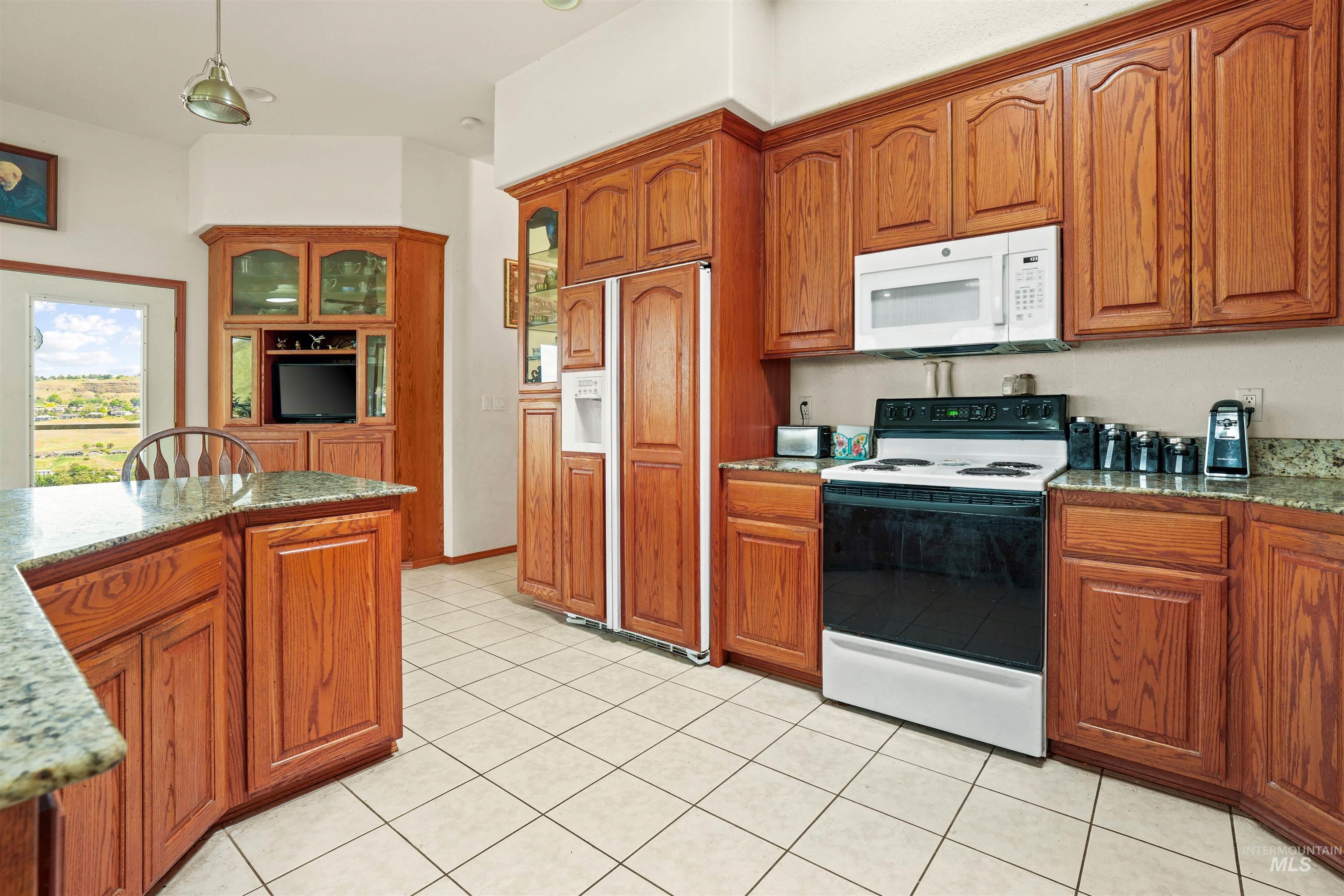 2750 S Perry Lane, Clarkston, Washington 99403, 6 Bedrooms, 3 Bathrooms, Residential For Sale, Price $925,000, 98985082