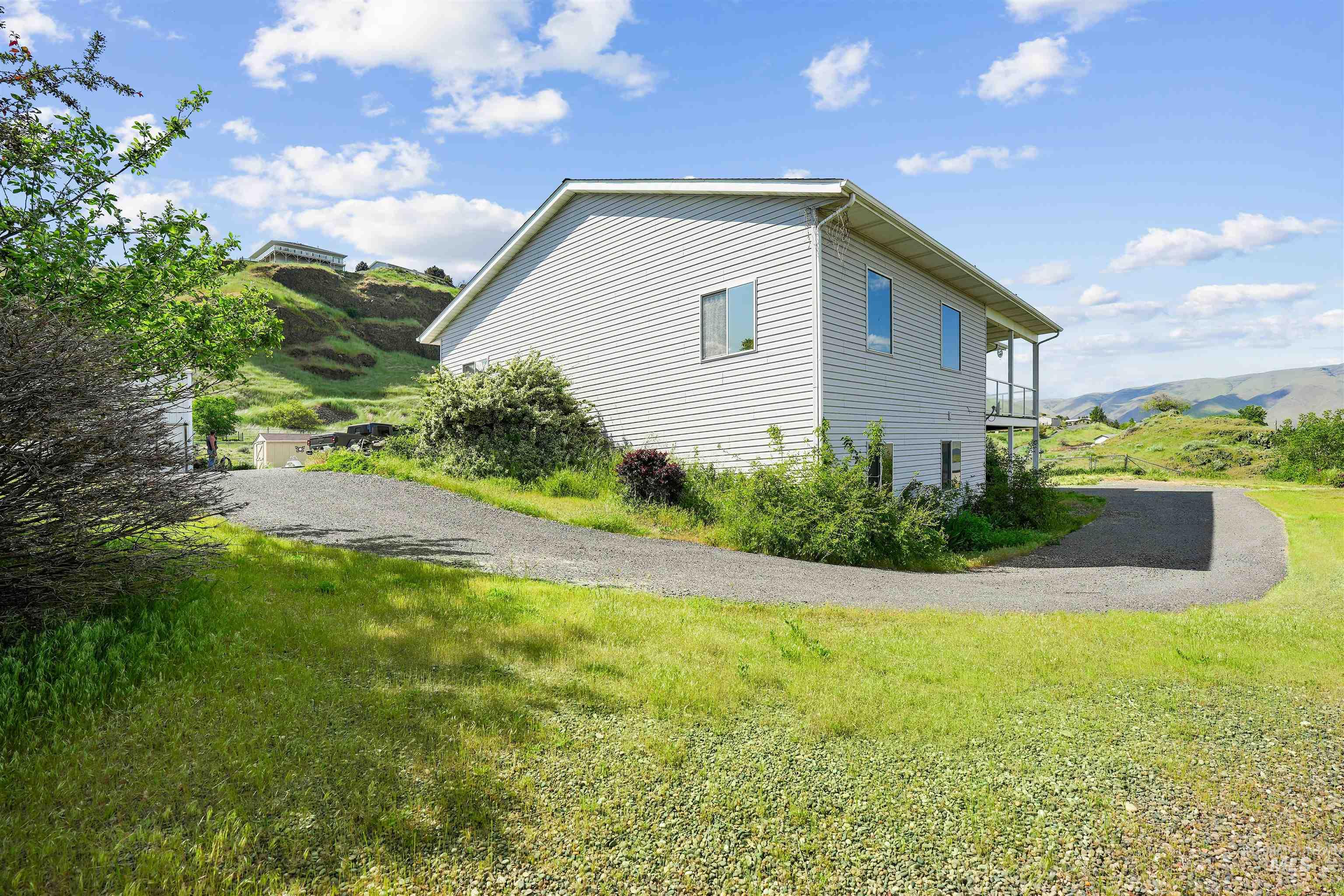 2750 S Perry Lane, Clarkston, Washington 99403, 6 Bedrooms, 3 Bathrooms, Residential For Sale, Price $925,000, 98985082