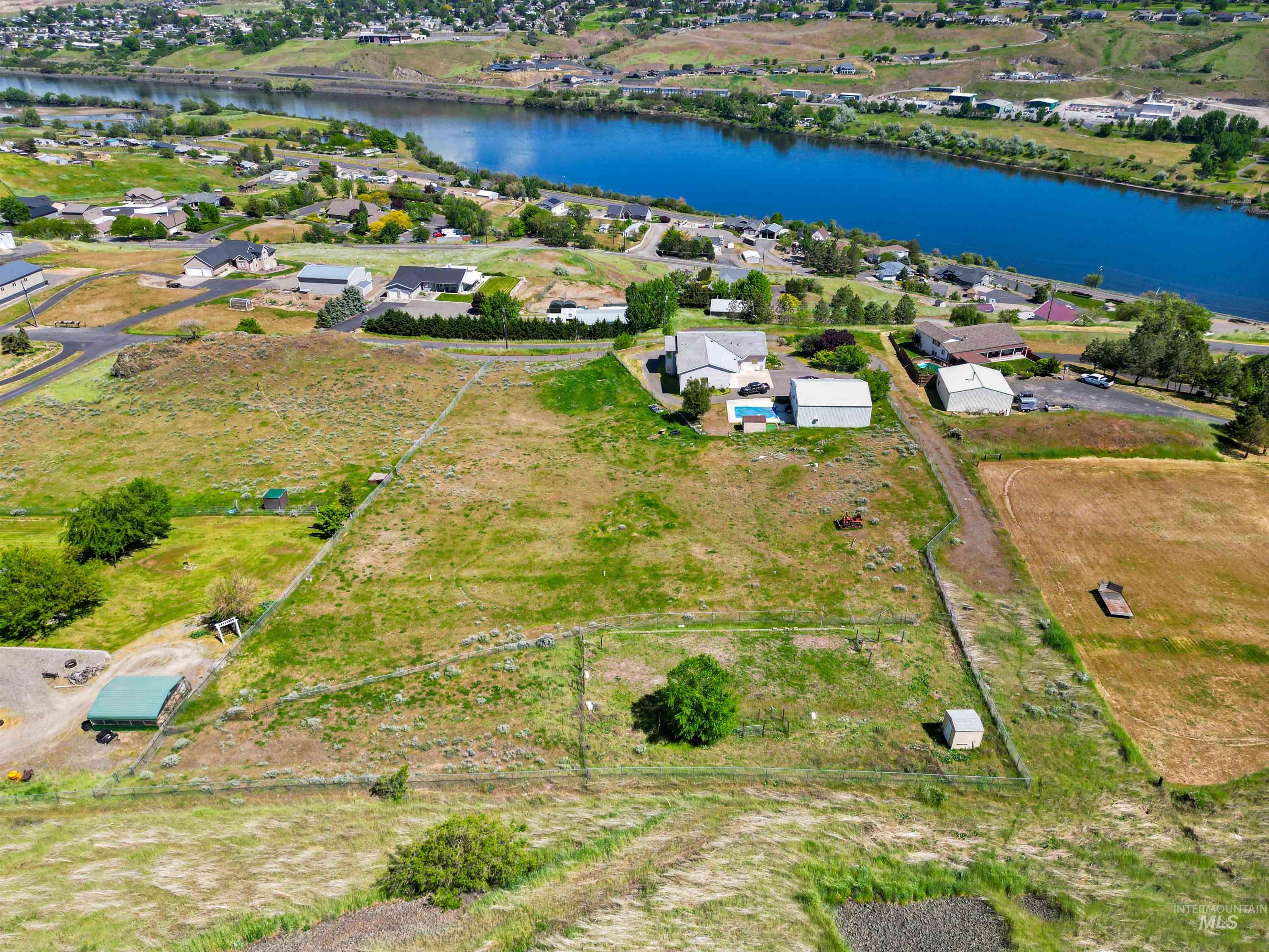 2750 S Perry Lane, Clarkston, Washington 99403, 6 Bedrooms, 3 Bathrooms, Residential For Sale, Price $925,000,MLS 98985082
