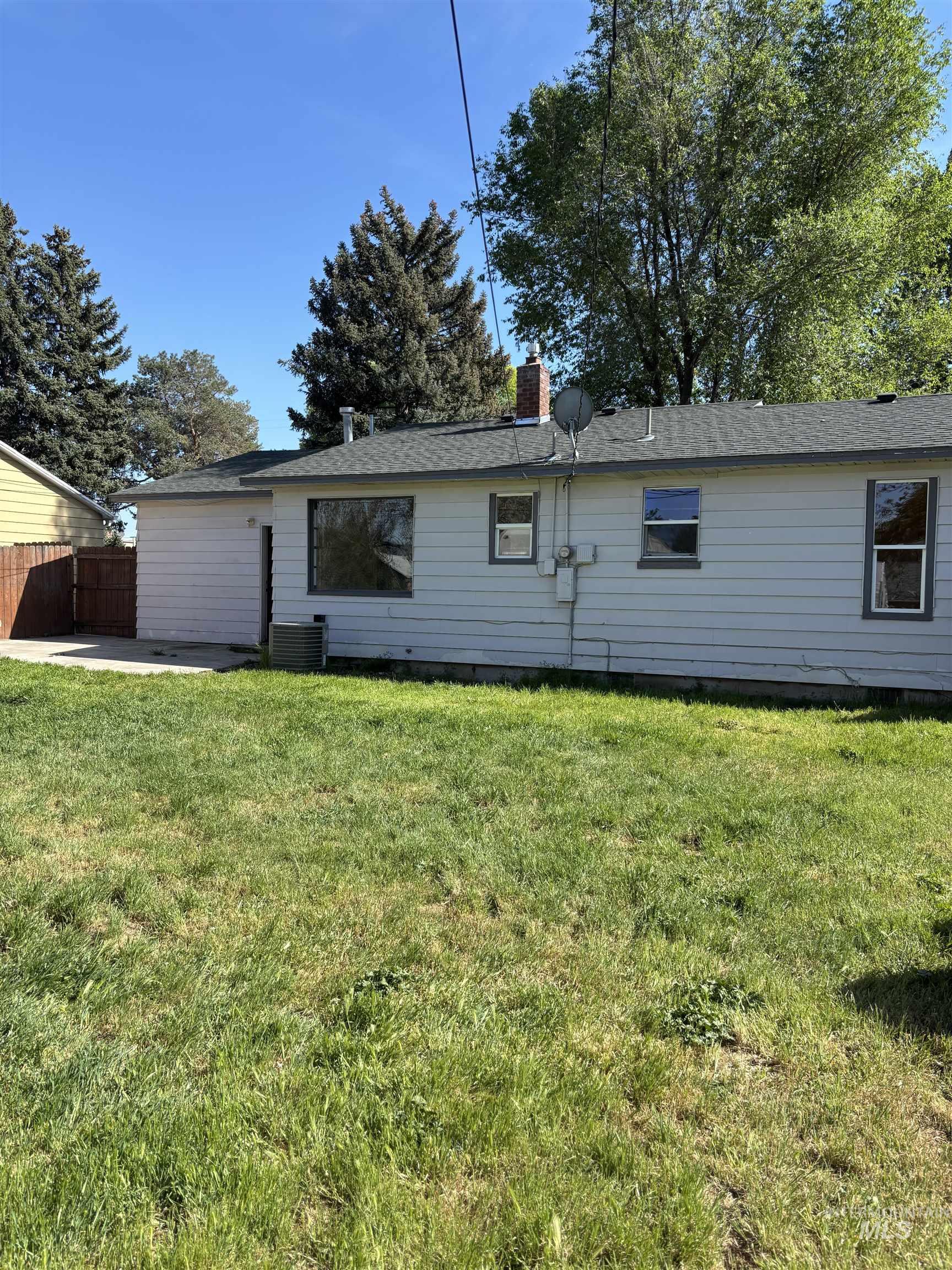 5116 W Morris Hill Rd, Boise, Idaho 83706, 2 Bedrooms, 1 Bathroom, Residential For Sale, Price $315,000,MLS 98985085