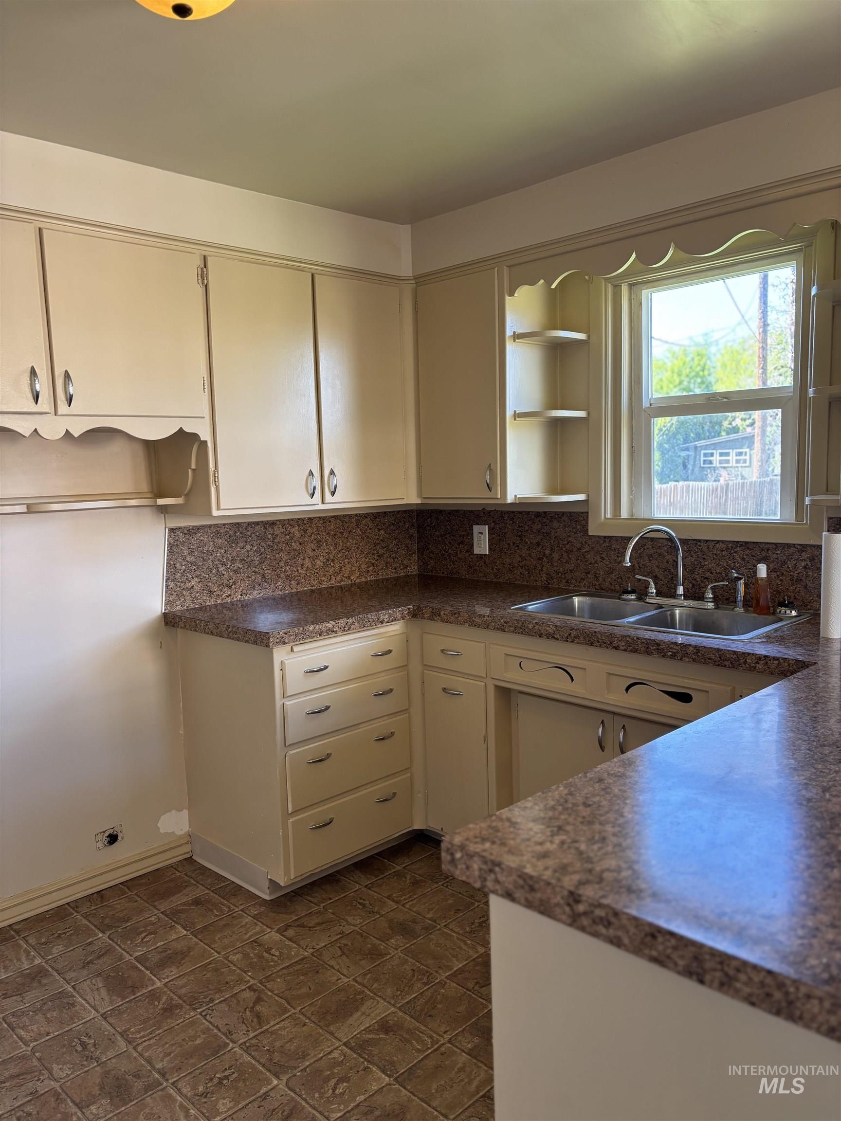 5116 W Morris Hill Rd, Boise, Idaho 83706, 2 Bedrooms, 1 Bathroom, Residential For Sale, Price $315,000,MLS 98985085