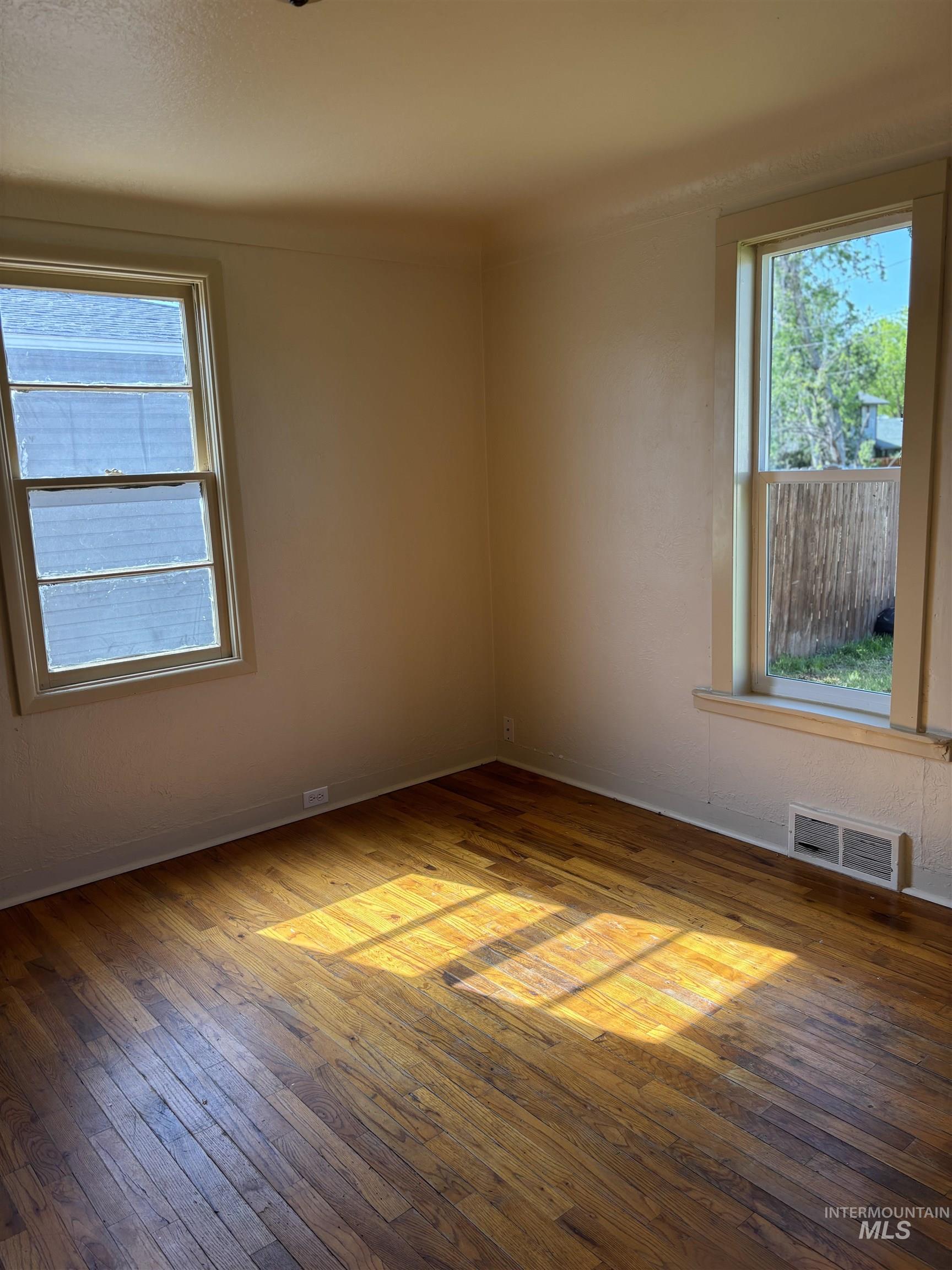 5116 W Morris Hill Rd, Boise, Idaho 83706, 2 Bedrooms, 1 Bathroom, Residential For Sale, Price $315,000,MLS 98985085