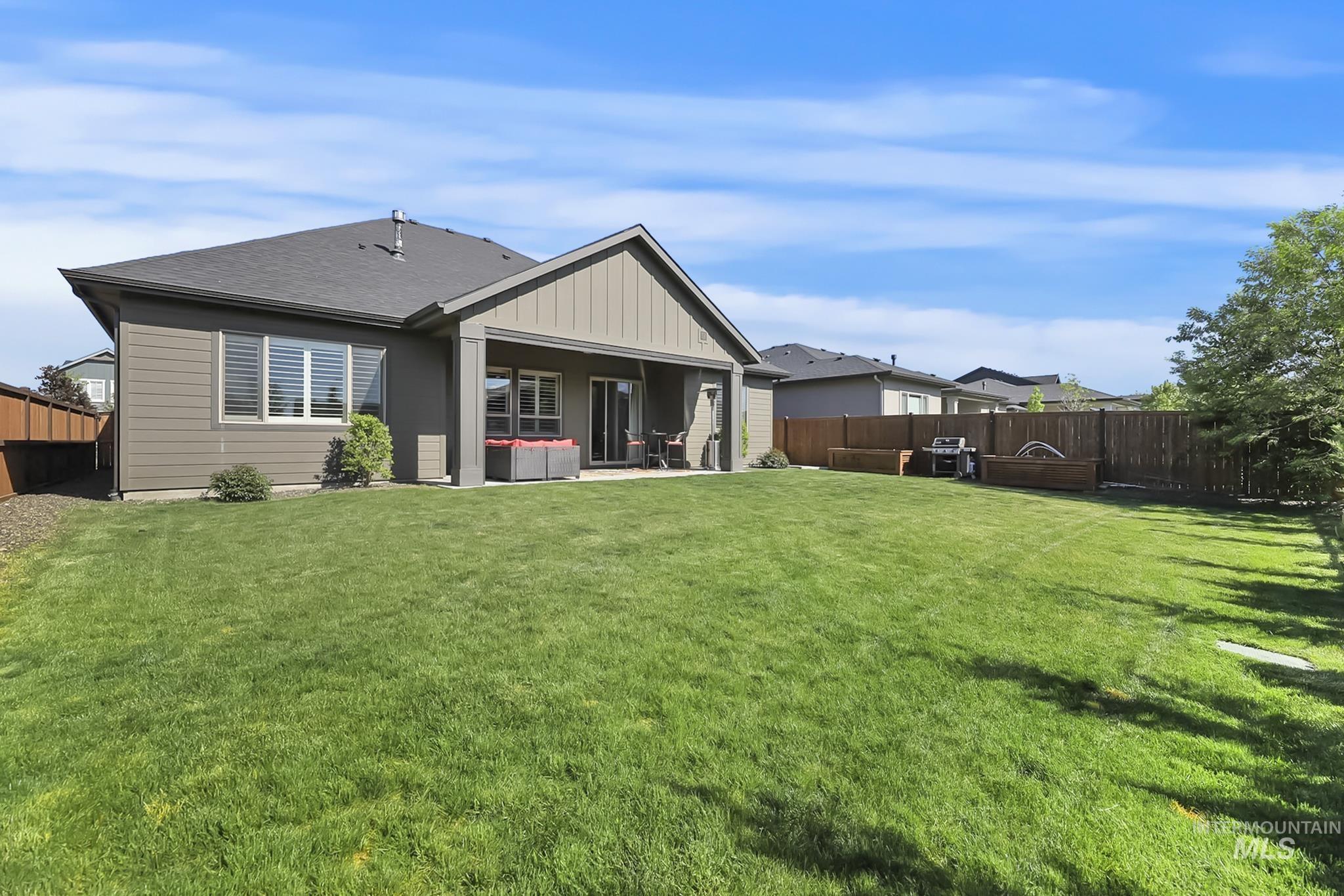 687 S Short Ln, Eagle, Idaho 83616-4103, 3 Bedrooms, 3 Bathrooms, Residential For Sale, Price $780,000,MLS 98985087