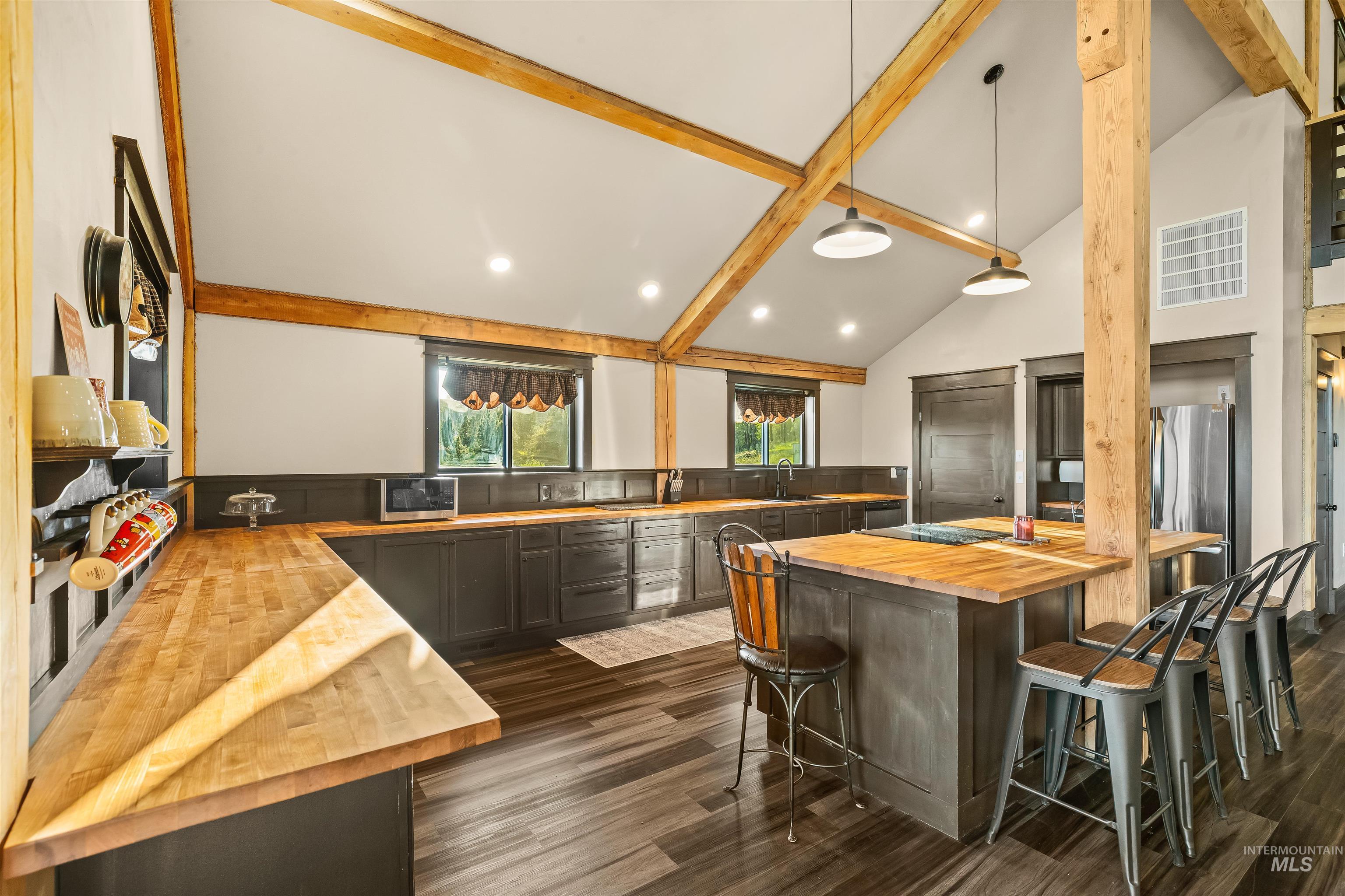 520 Valley View Dr, Lenore, Idaho 83541, 5 Bedrooms, 4 Bathrooms, Residential For Sale, Price $769,000,MLS 98985092